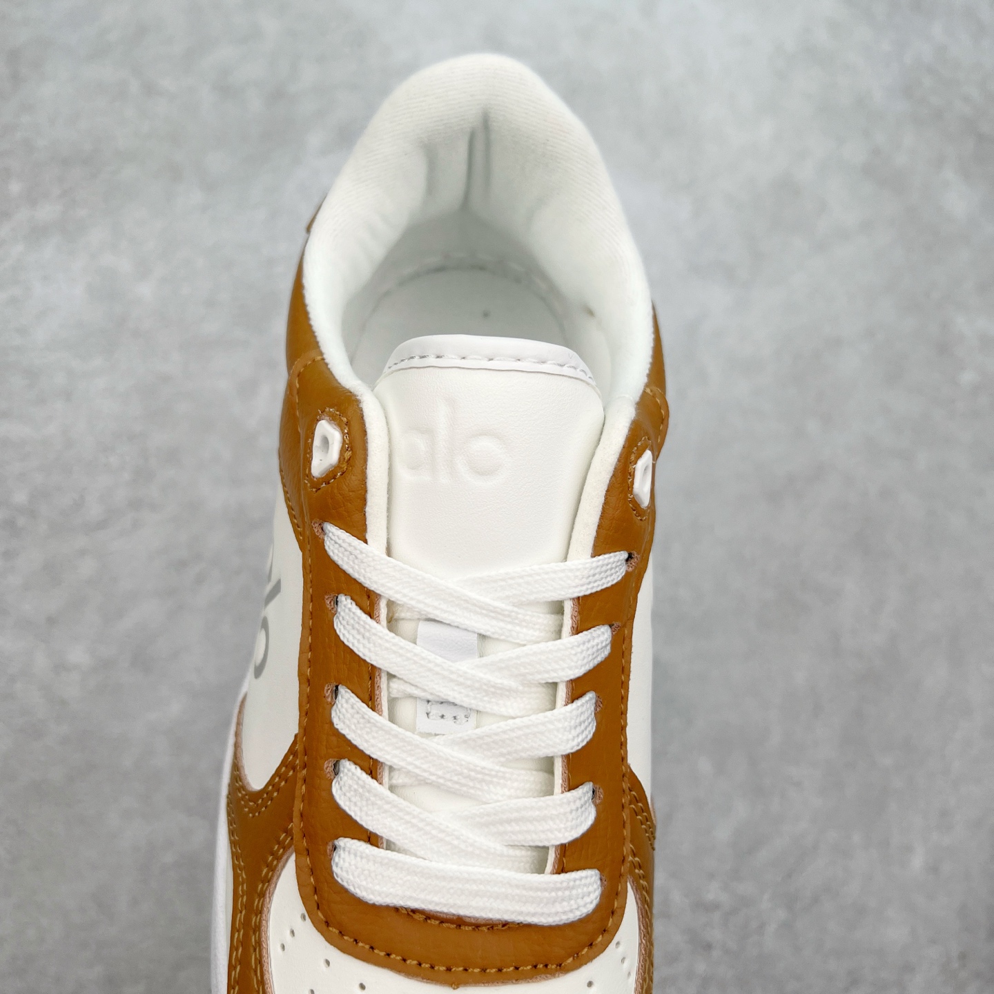 图片[5]-Alo yoga 易梦玲 Jisoo智秀 等多位明星同款上脚 主打各大平台外贸主推大厂采购原材料多处细节一步到位 生产细节 没得说 一款随意搭配的都好看的鞋子aIo采用增高4cm 主打熊猫色 春夏秋冬四季款 舒适简约板鞋 TPU防滑耐磨鞋底 #alo #alo女孩 #AIo #健身穿搭 #鞋子推荐 #板鞋 尺码：35 36 37 38 39 40-选品中心