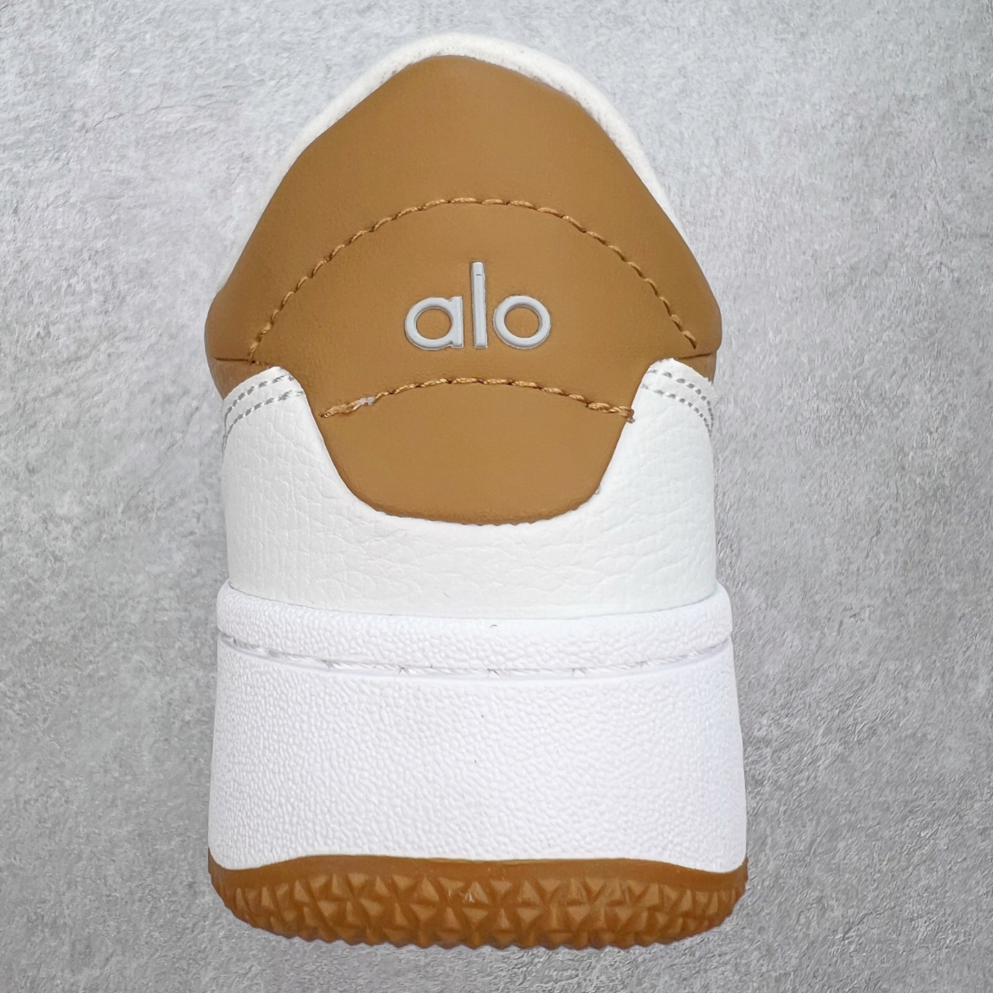 图片[8]-Alo yoga 易梦玲 Jisoo智秀 等多位明星同款上脚 主打各大平台外贸主推大厂采购原材料多处细节一步到位 生产细节 没得说 一款随意搭配的都好看的鞋子aIo采用增高4cm 主打熊猫色 春夏秋冬四季款 舒适简约板鞋 TPU防滑耐磨鞋底 #alo #alo女孩 #AIo #健身穿搭 #鞋子推荐 #板鞋 尺码：35 36 37 38 39 40-选品中心