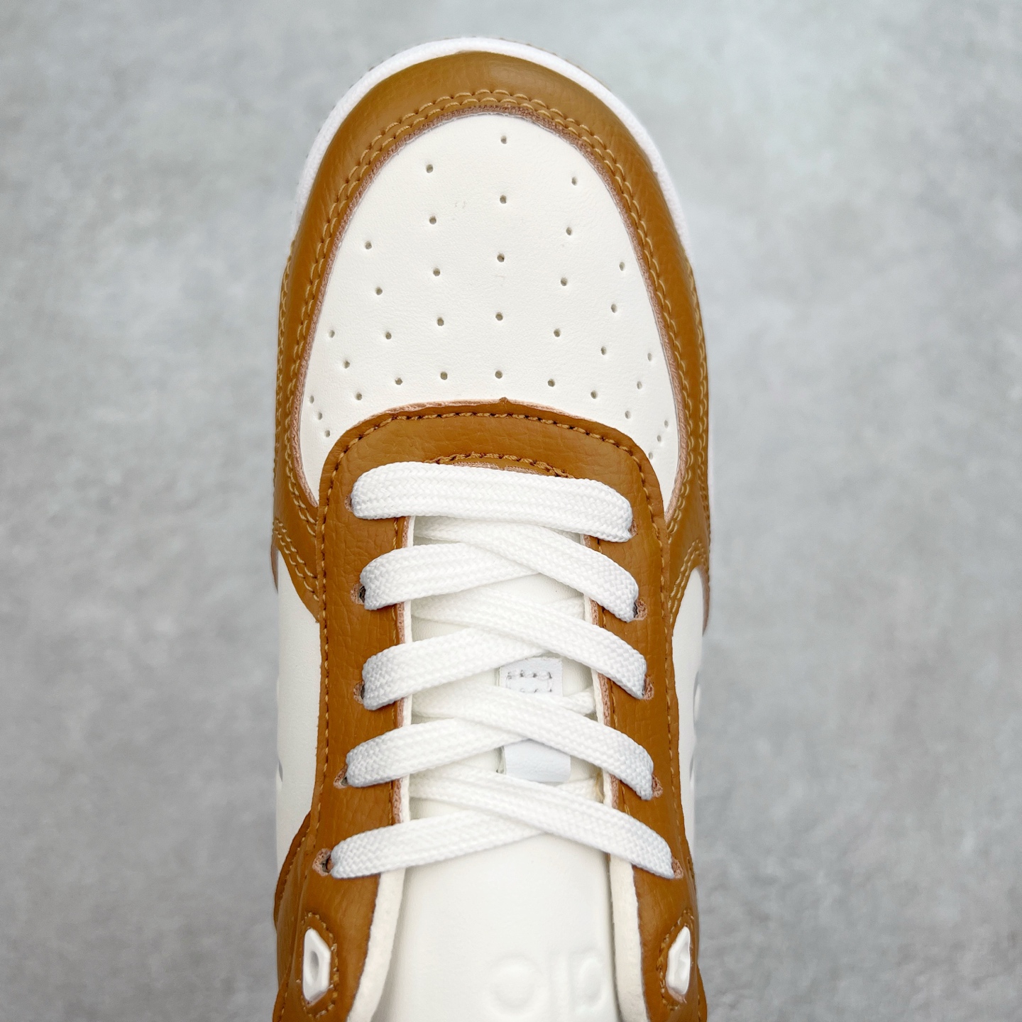 图片[4]-Alo yoga 易梦玲 Jisoo智秀 等多位明星同款上脚 主打各大平台外贸主推大厂采购原材料多处细节一步到位 生产细节 没得说 一款随意搭配的都好看的鞋子aIo采用增高4cm 主打熊猫色 春夏秋冬四季款 舒适简约板鞋 TPU防滑耐磨鞋底 #alo #alo女孩 #AIo #健身穿搭 #鞋子推荐 #板鞋 尺码：35 36 37 38 39 40-选品中心