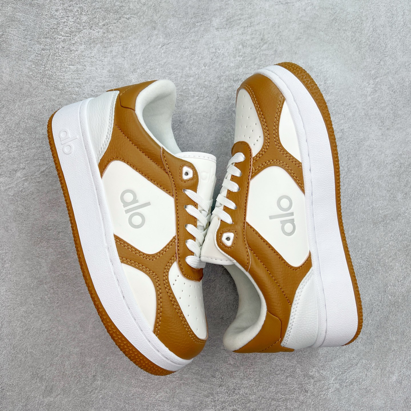 图片[3]-Alo yoga 易梦玲 Jisoo智秀 等多位明星同款上脚 主打各大平台外贸主推大厂采购原材料多处细节一步到位 生产细节 没得说 一款随意搭配的都好看的鞋子aIo采用增高4cm 主打熊猫色 春夏秋冬四季款 舒适简约板鞋 TPU防滑耐磨鞋底 #alo #alo女孩 #AIo #健身穿搭 #鞋子推荐 #板鞋 尺码：35 36 37 38 39 40-选品中心