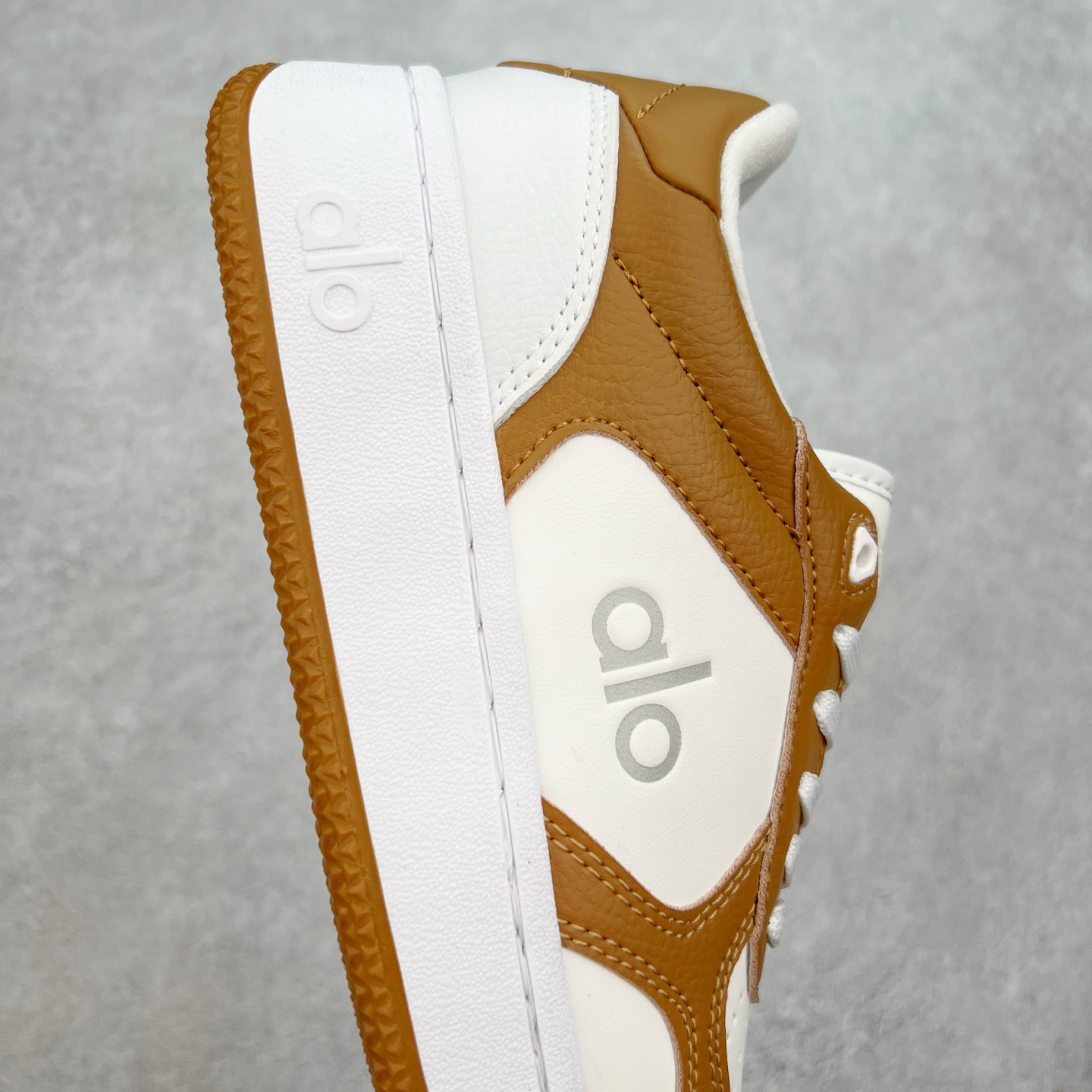 图片[6]-Alo yoga 易梦玲 Jisoo智秀 等多位明星同款上脚 主打各大平台外贸主推大厂采购原材料多处细节一步到位 生产细节 没得说 一款随意搭配的都好看的鞋子aIo采用增高4cm 主打熊猫色 春夏秋冬四季款 舒适简约板鞋 TPU防滑耐磨鞋底 #alo #alo女孩 #AIo #健身穿搭 #鞋子推荐 #板鞋 尺码：35 36 37 38 39 40-选品中心