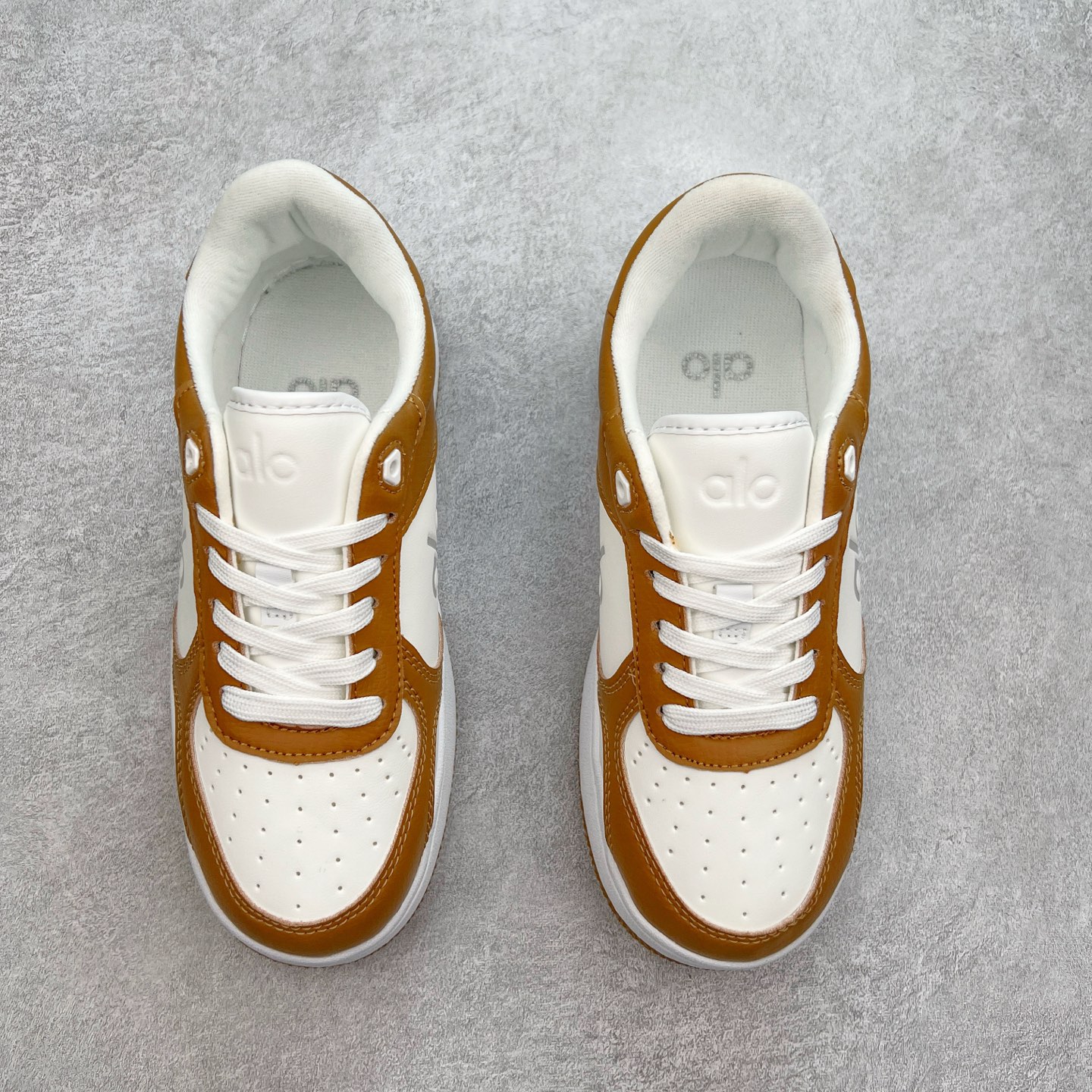 图片[2]-Alo yoga 易梦玲 Jisoo智秀 等多位明星同款上脚 主打各大平台外贸主推大厂采购原材料多处细节一步到位 生产细节 没得说 一款随意搭配的都好看的鞋子aIo采用增高4cm 主打熊猫色 春夏秋冬四季款 舒适简约板鞋 TPU防滑耐磨鞋底 #alo #alo女孩 #AIo #健身穿搭 #鞋子推荐 #板鞋 尺码：35 36 37 38 39 40-选品中心