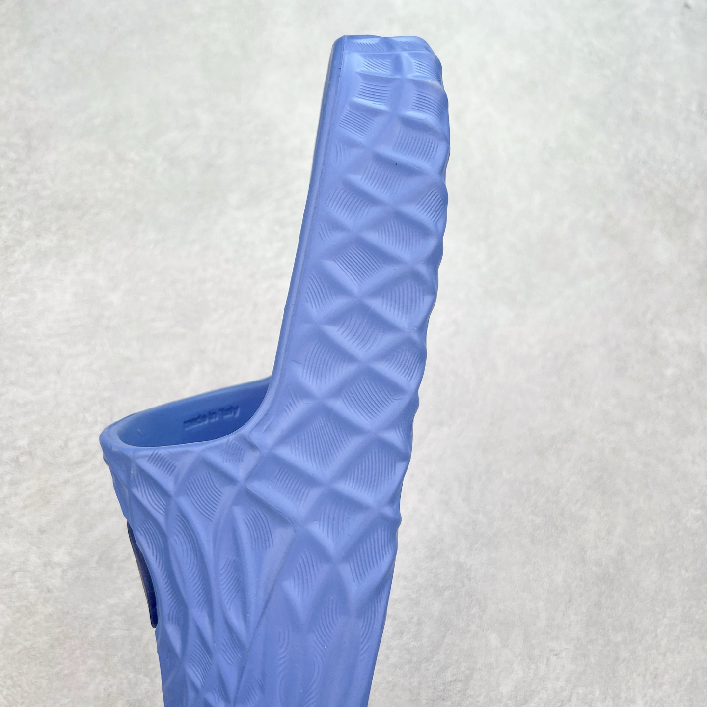 图片[7]-Gucci 古驰 5D压花一体拖鞋 历年经典爆款 正品原版开模 高端复刻 夏季时尚潮流爆款 毫无悬念的网红单品 时装周街拍出镜率超高 潮流必备款 百搭 简单易驾驭 高端全套包装 尺码：39 40 41 42 43 44 45-选品中心