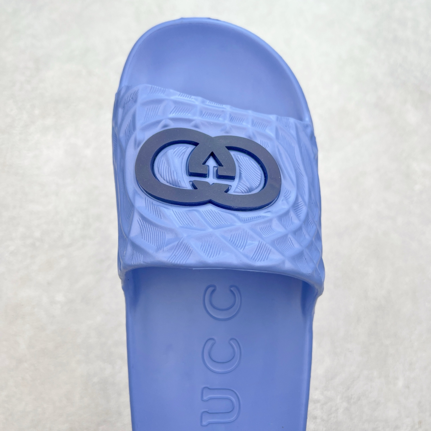 图片[4]-Gucci 古驰 5D压花一体拖鞋 历年经典爆款 正品原版开模 高端复刻 夏季时尚潮流爆款 毫无悬念的网红单品 时装周街拍出镜率超高 潮流必备款 百搭 简单易驾驭 高端全套包装 尺码：39 40 41 42 43 44 45-选品中心