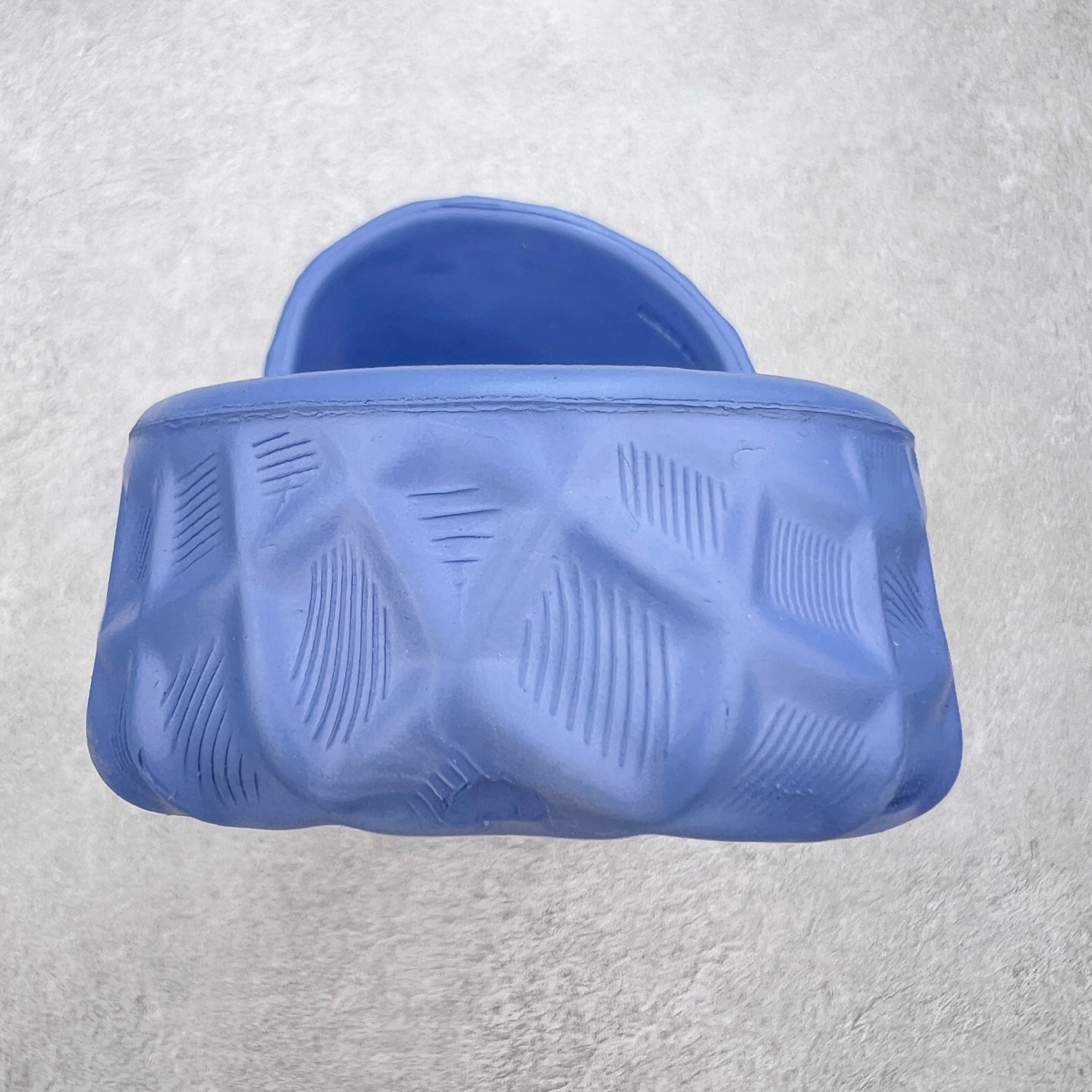 图片[8]-Gucci 古驰 5D压花一体拖鞋 历年经典爆款 正品原版开模 高端复刻 夏季时尚潮流爆款 毫无悬念的网红单品 时装周街拍出镜率超高 潮流必备款 百搭 简单易驾驭 高端全套包装 尺码：39 40 41 42 43 44 45-选品中心