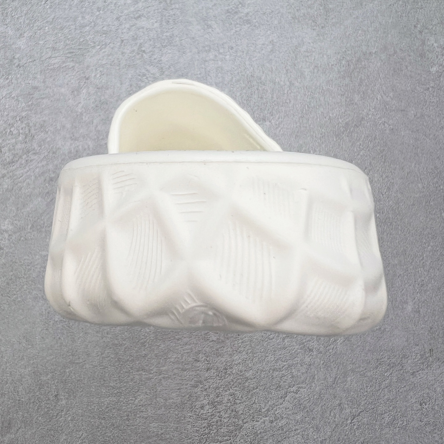 图片[8]-Gucci 古驰 5D压花一体拖鞋 历年经典爆款 正品原版开模 高端复刻 夏季时尚潮流爆款 毫无悬念的网红单品 时装周街拍出镜率超高 潮流必备款 百搭 简单易驾驭 高端全套包装 尺码：39 40 41 42 43 44 45-选品中心