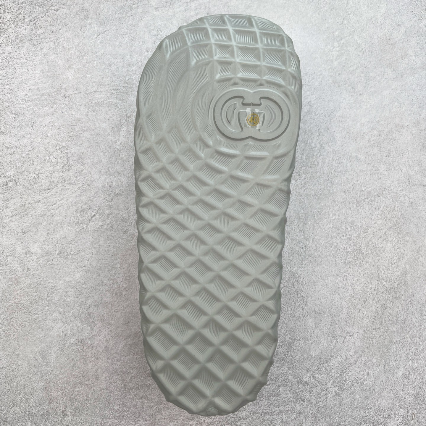 图片[9]-Gucci 古驰 5D压花一体拖鞋 历年经典爆款 正品原版开模 高端复刻 夏季时尚潮流爆款 毫无悬念的网红单品 时装周街拍出镜率超高 潮流必备款 百搭 简单易驾驭 高端全套包装 尺码：39 40 41 42 43 44 45-选品中心