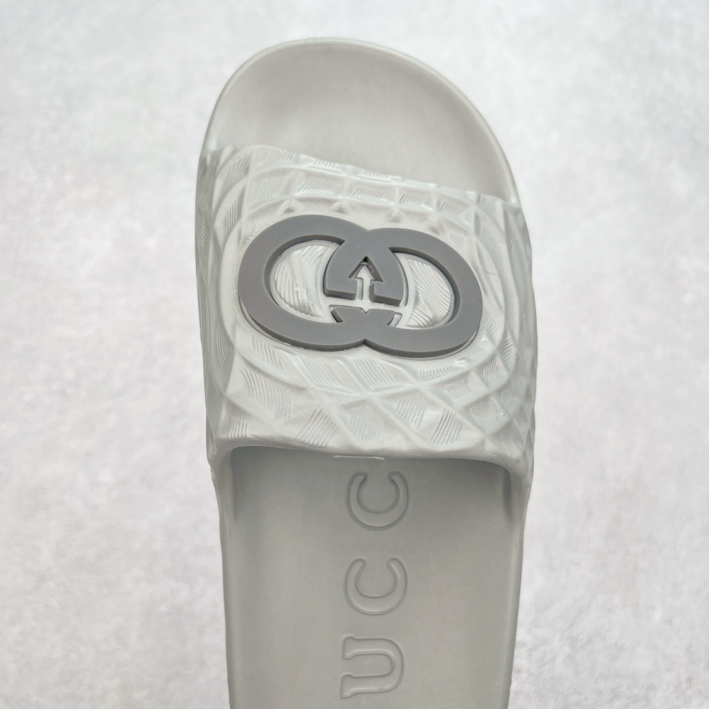 图片[4]-Gucci 古驰 5D压花一体拖鞋 历年经典爆款 正品原版开模 高端复刻 夏季时尚潮流爆款 毫无悬念的网红单品 时装周街拍出镜率超高 潮流必备款 百搭 简单易驾驭 高端全套包装 尺码：39 40 41 42 43 44 45-选品中心