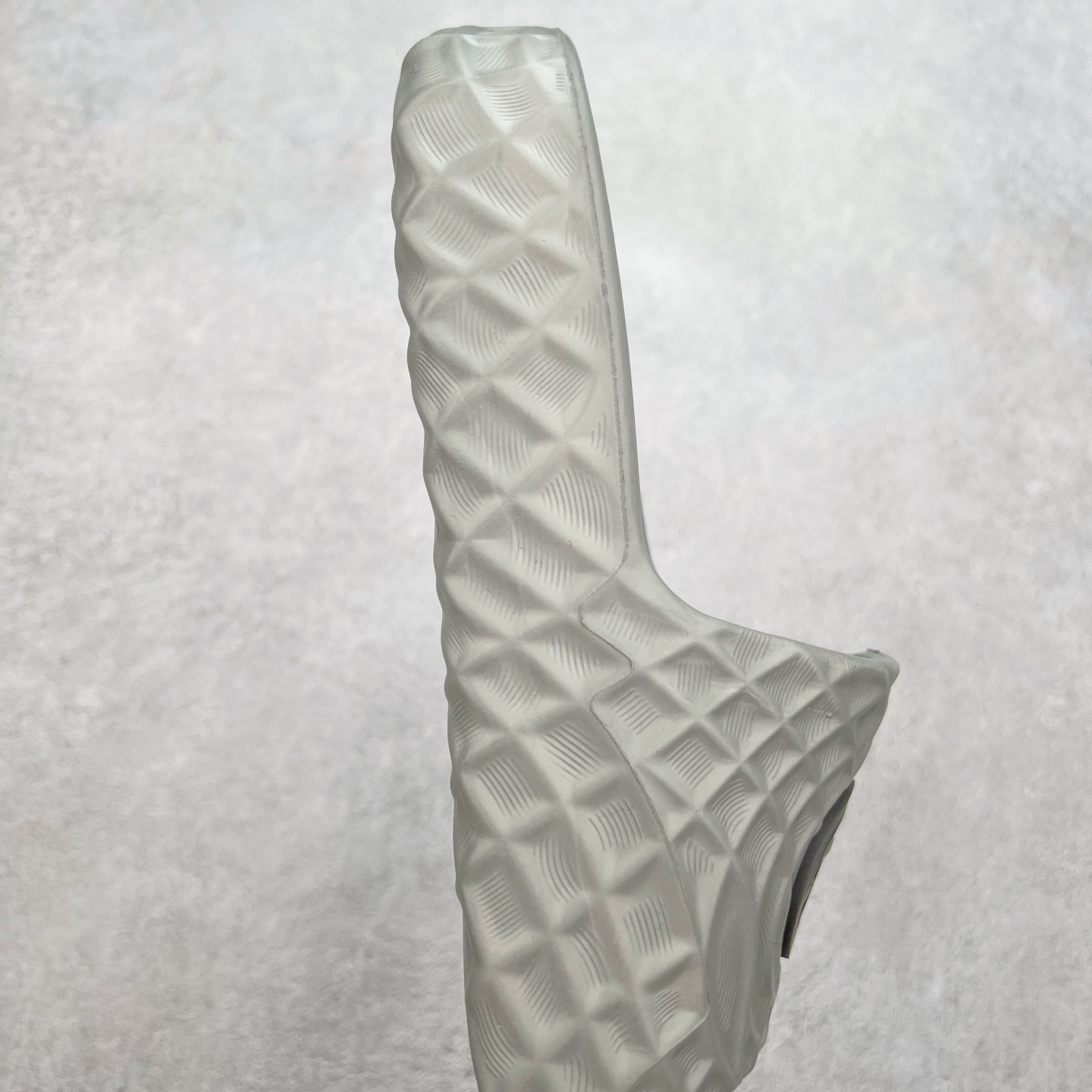 图片[6]-Gucci 古驰 5D压花一体拖鞋 历年经典爆款 正品原版开模 高端复刻 夏季时尚潮流爆款 毫无悬念的网红单品 时装周街拍出镜率超高 潮流必备款 百搭 简单易驾驭 高端全套包装 尺码：39 40 41 42 43 44 45-选品中心