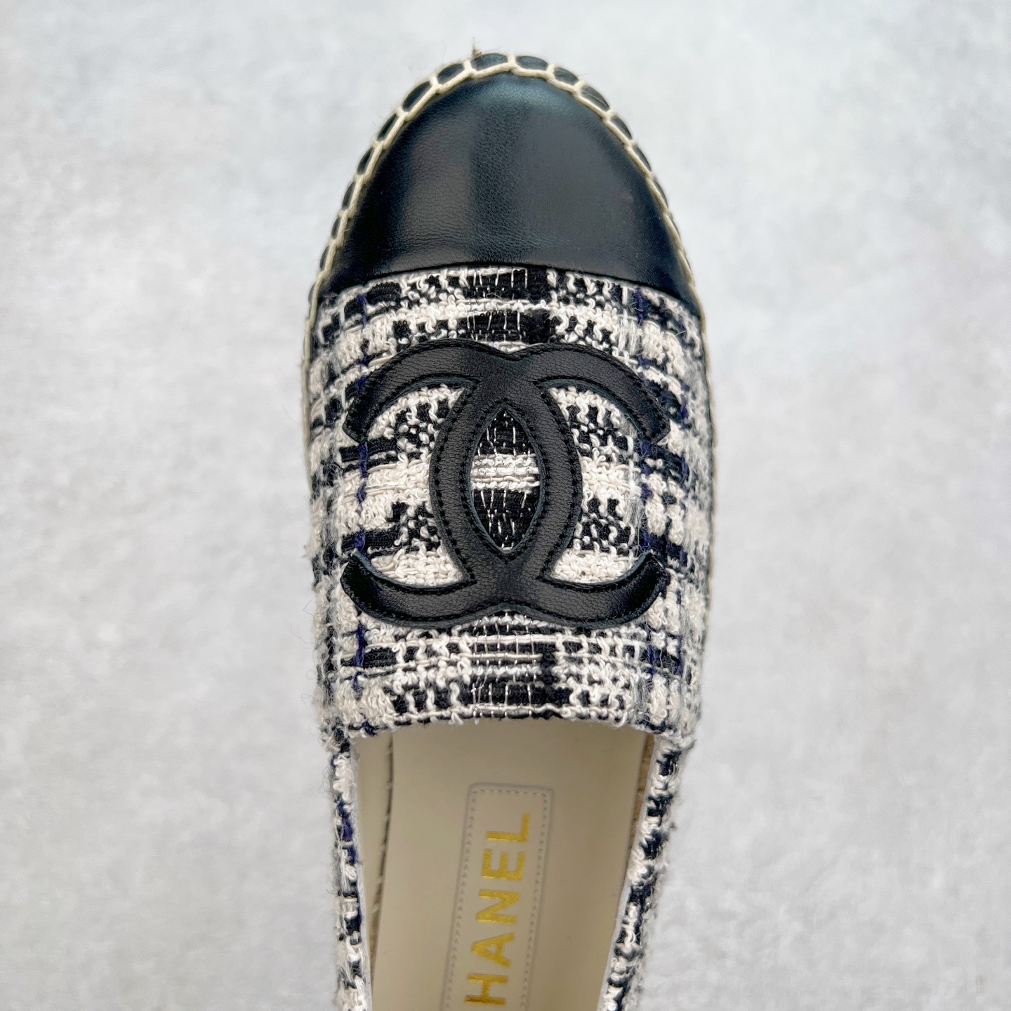 图片[4]-＃纯原 CHANEL 香奈儿经典款 小香渔夫鞋 万年长青款 各路网红单品 春夏百搭款 牛仔裤 短裤轻松驾驭 原版一比一开模 99%还原正品100针麻绳上线，双双纯手工品质保证 原单进口羊皮 内里垫脚均为柔软绵羊皮 天然麻绳配透明橡胶大底 专柜统一包装。 脚背高/或者宽 建议选大一码 尺码：35 36 37 38 39 40-选品中心