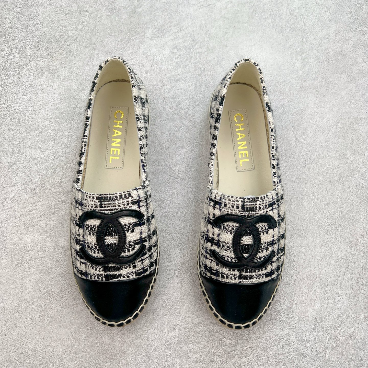 图片[2]-＃纯原 CHANEL 香奈儿经典款 小香渔夫鞋 万年长青款 各路网红单品 春夏百搭款 牛仔裤 短裤轻松驾驭 原版一比一开模 99%还原正品100针麻绳上线，双双纯手工品质保证 原单进口羊皮 内里垫脚均为柔软绵羊皮 天然麻绳配透明橡胶大底 专柜统一包装。 脚背高/或者宽 建议选大一码 尺码：35 36 37 38 39 40-选品中心