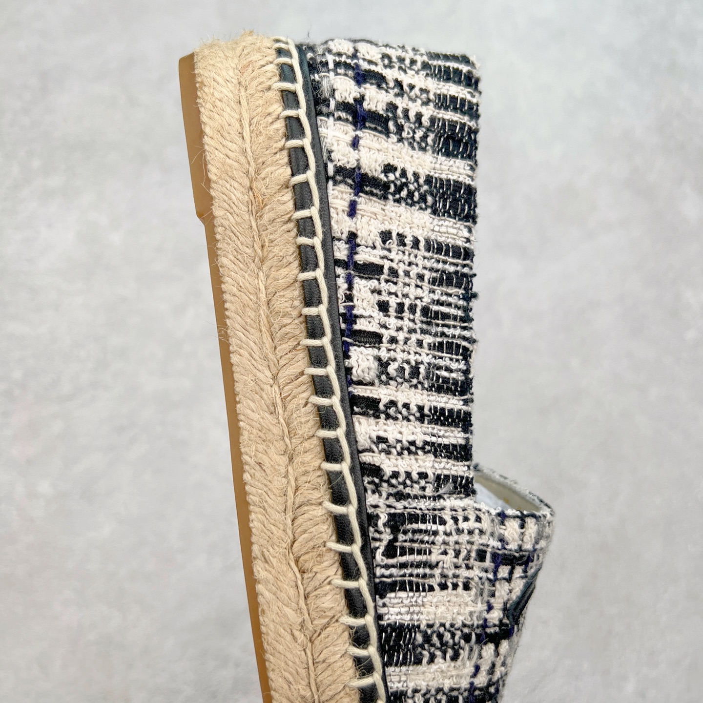 图片[6]-＃纯原 CHANEL 香奈儿经典款 小香渔夫鞋 万年长青款 各路网红单品 春夏百搭款 牛仔裤 短裤轻松驾驭 原版一比一开模 99%还原正品100针麻绳上线，双双纯手工品质保证 原单进口羊皮 内里垫脚均为柔软绵羊皮 天然麻绳配透明橡胶大底 专柜统一包装。 脚背高/或者宽 建议选大一码 尺码：35 36 37 38 39 40-选品中心