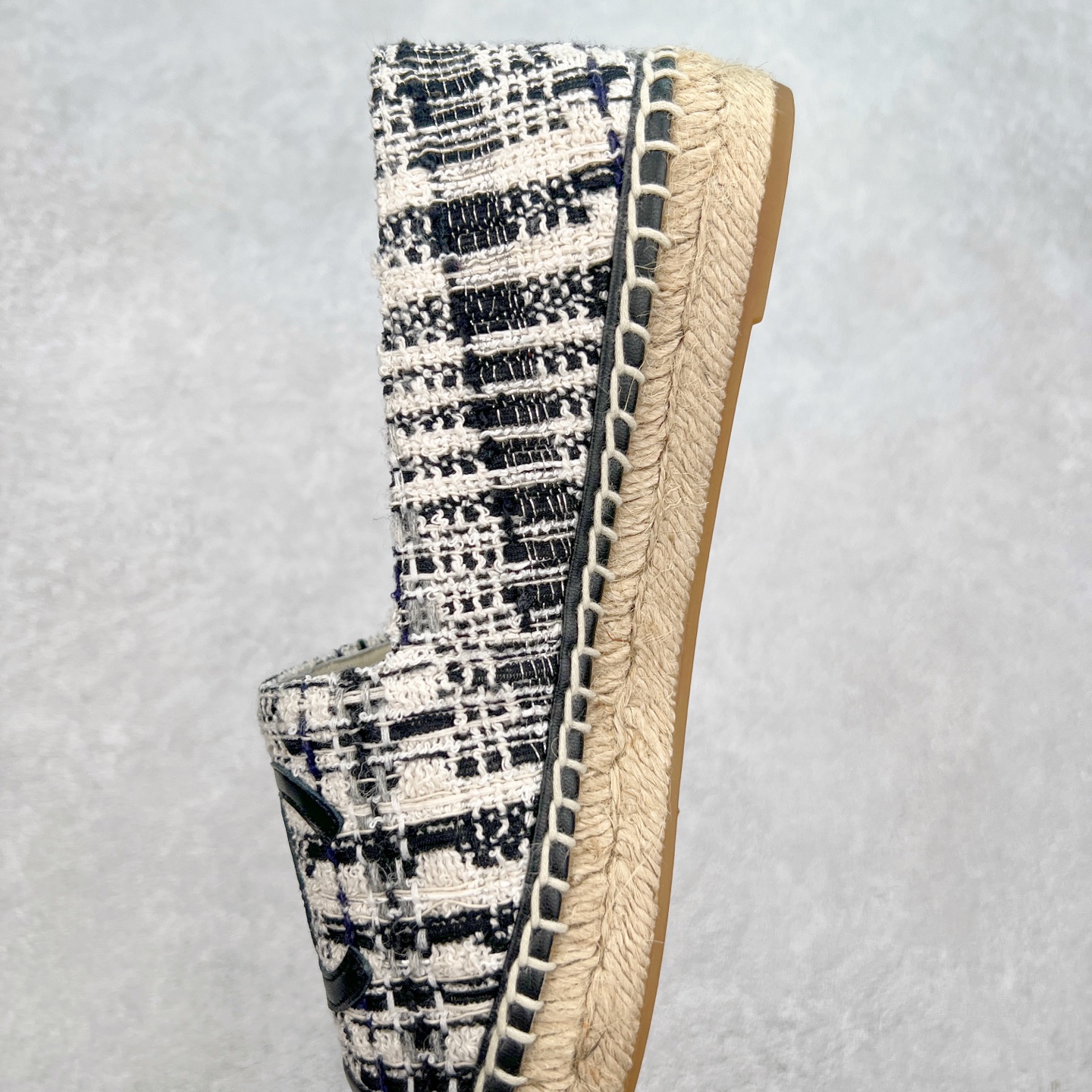 图片[7]-＃纯原 CHANEL 香奈儿经典款 小香渔夫鞋 万年长青款 各路网红单品 春夏百搭款 牛仔裤 短裤轻松驾驭 原版一比一开模 99%还原正品100针麻绳上线，双双纯手工品质保证 原单进口羊皮 内里垫脚均为柔软绵羊皮 天然麻绳配透明橡胶大底 专柜统一包装。 脚背高/或者宽 建议选大一码 尺码：35 36 37 38 39 40-选品中心