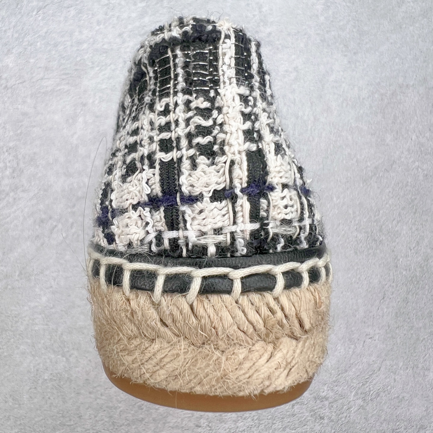 图片[8]-＃纯原 CHANEL 香奈儿经典款 小香渔夫鞋 万年长青款 各路网红单品 春夏百搭款 牛仔裤 短裤轻松驾驭 原版一比一开模 99%还原正品100针麻绳上线，双双纯手工品质保证 原单进口羊皮 内里垫脚均为柔软绵羊皮 天然麻绳配透明橡胶大底 专柜统一包装。 脚背高/或者宽 建议选大一码 尺码：35 36 37 38 39 40-选品中心