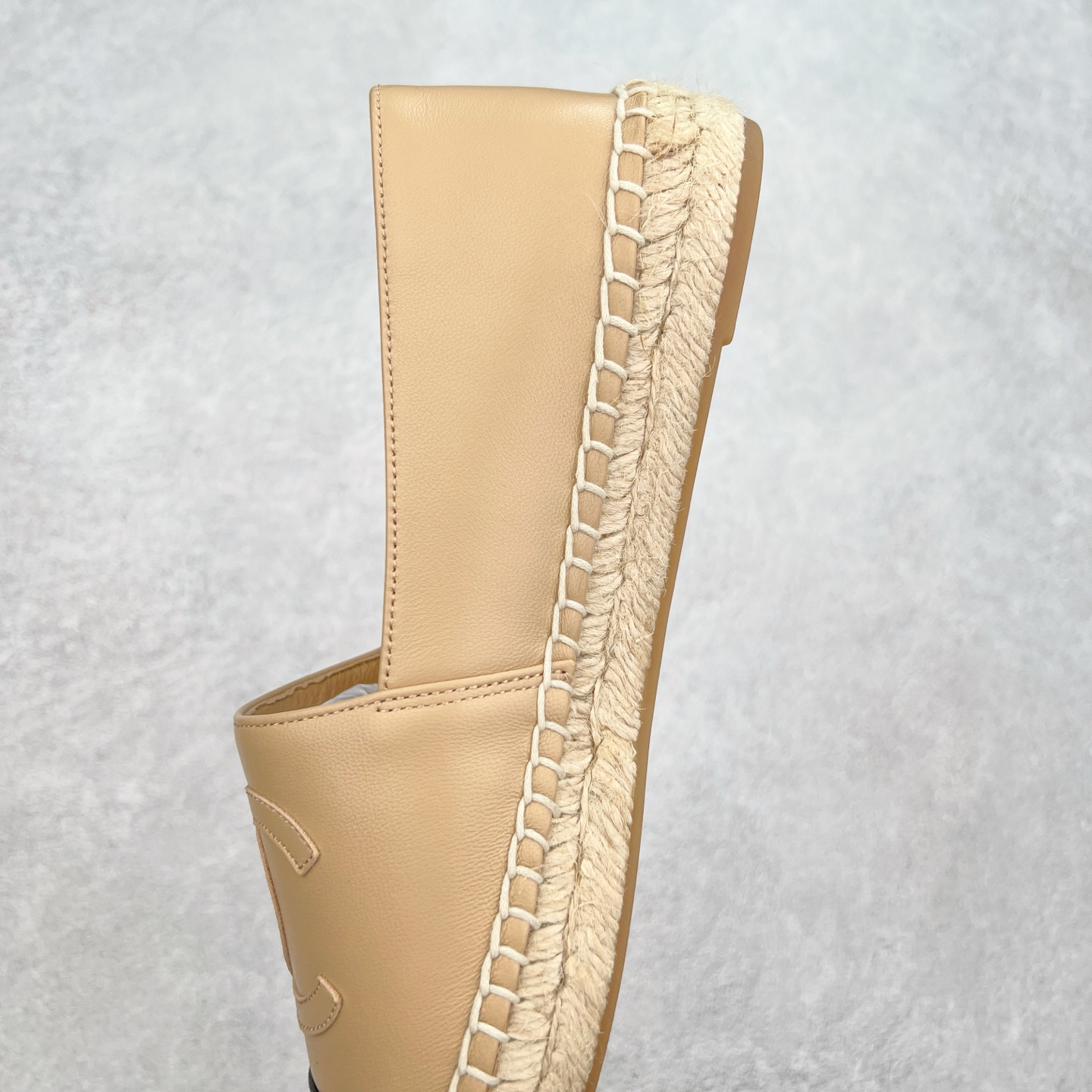 图片[7]-＃纯原 CHANEL 香奈儿经典款 小香渔夫鞋 万年长青款 各路网红单品 春夏百搭款 牛仔裤 短裤轻松驾驭 原版一比一开模 99%还原正品100针麻绳上线，双双纯手工品质保证 原单进口羊皮 内里垫脚均为柔软绵羊皮 天然麻绳配透明橡胶大底 专柜统一包装。 脚背高/或者宽 建议选大一码 尺码：35 36 37 38 39 40-选品中心