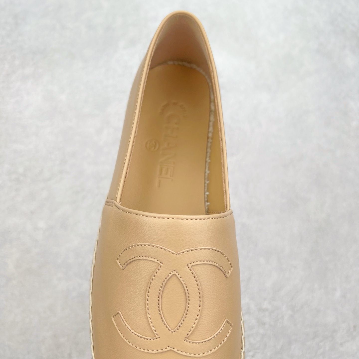 图片[5]-＃纯原 CHANEL 香奈儿经典款 小香渔夫鞋 万年长青款 各路网红单品 春夏百搭款 牛仔裤 短裤轻松驾驭 原版一比一开模 99%还原正品100针麻绳上线，双双纯手工品质保证 原单进口羊皮 内里垫脚均为柔软绵羊皮 天然麻绳配透明橡胶大底 专柜统一包装。 脚背高/或者宽 建议选大一码 尺码：35 36 37 38 39 40-选品中心