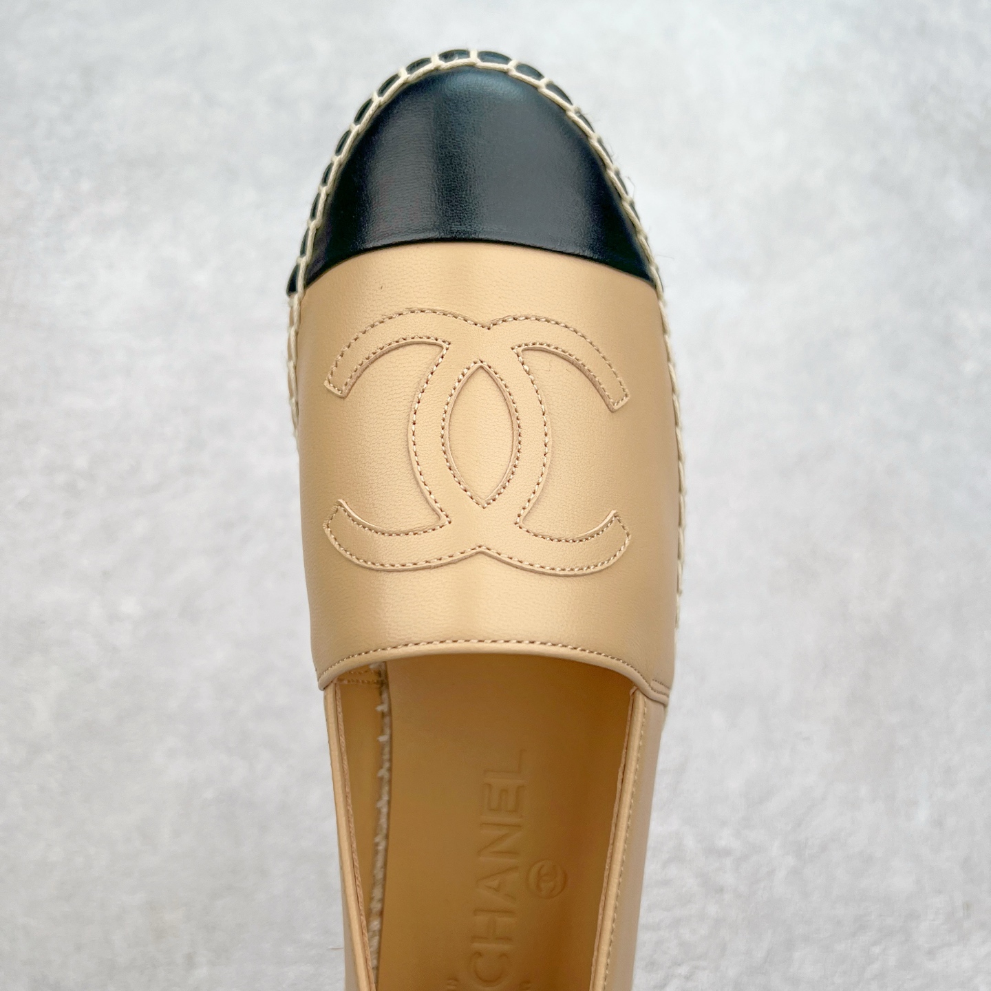 图片[4]-＃纯原 CHANEL 香奈儿经典款 小香渔夫鞋 万年长青款 各路网红单品 春夏百搭款 牛仔裤 短裤轻松驾驭 原版一比一开模 99%还原正品100针麻绳上线，双双纯手工品质保证 原单进口羊皮 内里垫脚均为柔软绵羊皮 天然麻绳配透明橡胶大底 专柜统一包装。 脚背高/或者宽 建议选大一码 尺码：35 36 37 38 39 40-选品中心