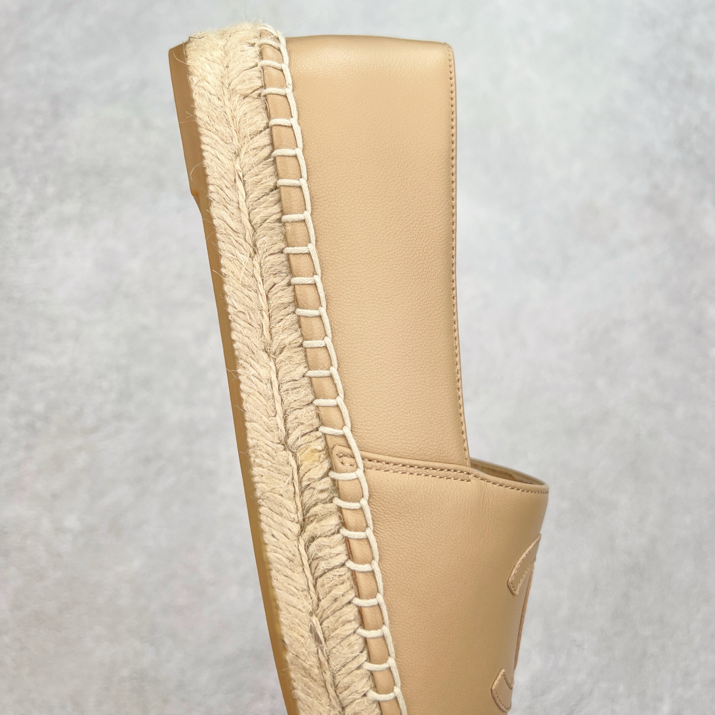 图片[6]-＃纯原 CHANEL 香奈儿经典款 小香渔夫鞋 万年长青款 各路网红单品 春夏百搭款 牛仔裤 短裤轻松驾驭 原版一比一开模 99%还原正品100针麻绳上线，双双纯手工品质保证 原单进口羊皮 内里垫脚均为柔软绵羊皮 天然麻绳配透明橡胶大底 专柜统一包装。 脚背高/或者宽 建议选大一码 尺码：35 36 37 38 39 40-选品中心