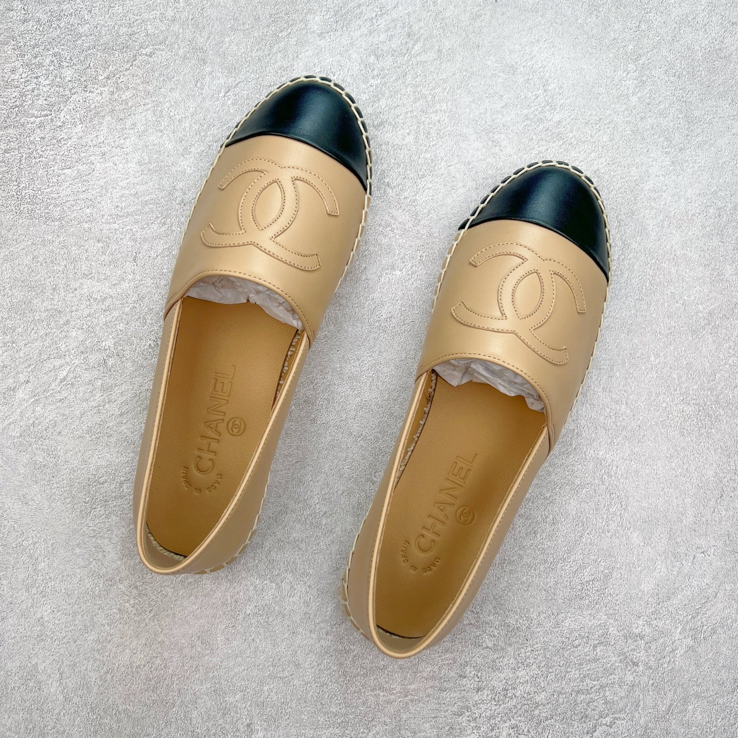 图片[3]-＃纯原 CHANEL 香奈儿经典款 小香渔夫鞋 万年长青款 各路网红单品 春夏百搭款 牛仔裤 短裤轻松驾驭 原版一比一开模 99%还原正品100针麻绳上线，双双纯手工品质保证 原单进口羊皮 内里垫脚均为柔软绵羊皮 天然麻绳配透明橡胶大底 专柜统一包装。 脚背高/或者宽 建议选大一码 尺码：35 36 37 38 39 40-选品中心