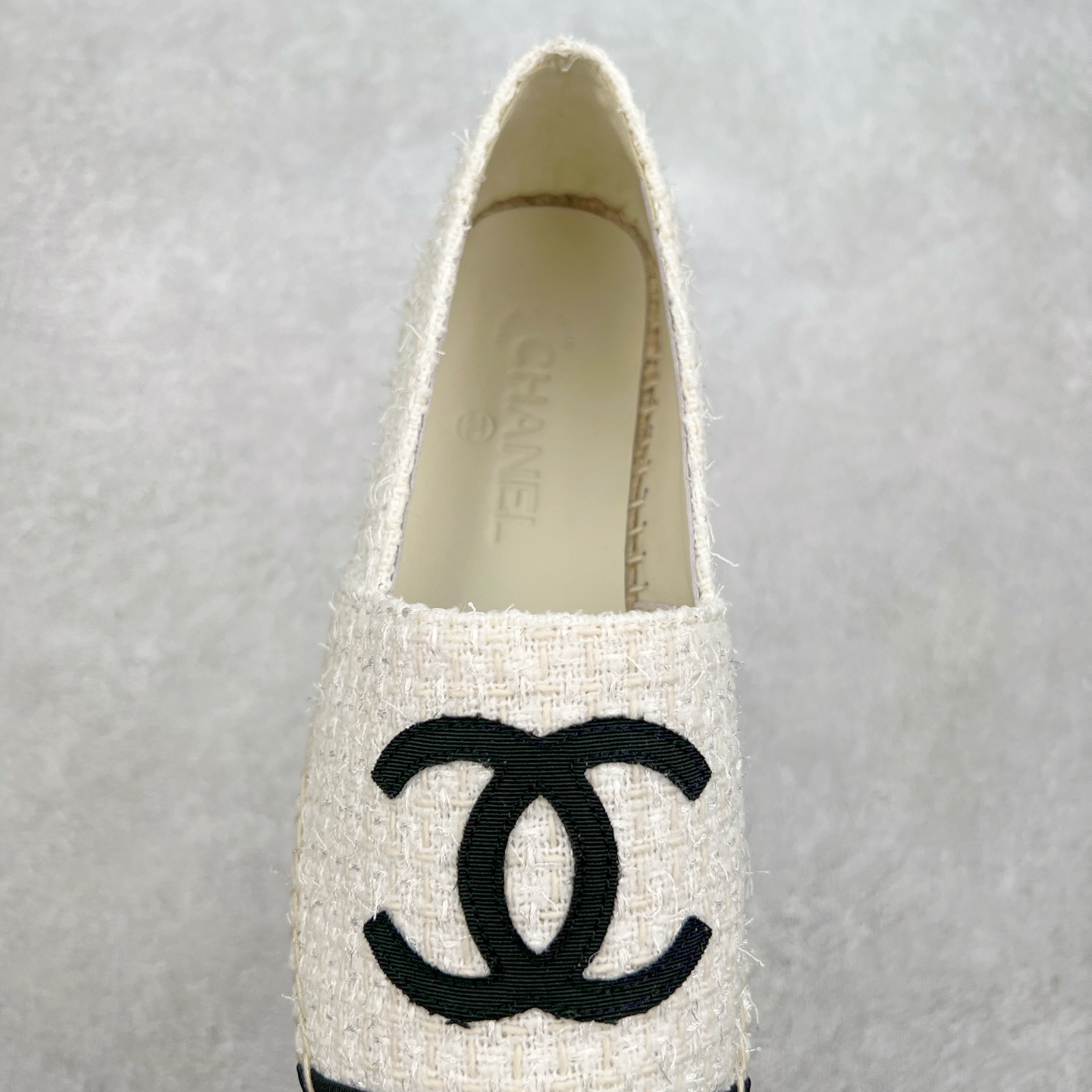 图片[5]-＃纯原 CHANEL 香奈儿经典款 小香渔夫鞋 万年长青款 各路网红单品 春夏百搭款 牛仔裤 短裤轻松驾驭 原版一比一开模 99%还原正品100针麻绳上线，双双纯手工品质保证 原单进口羊皮 内里垫脚均为柔软绵羊皮 天然麻绳配透明橡胶大底 专柜统一包装。 脚背高/或者宽 建议选大一码 尺码：35 36 37 38 39 40-选品中心