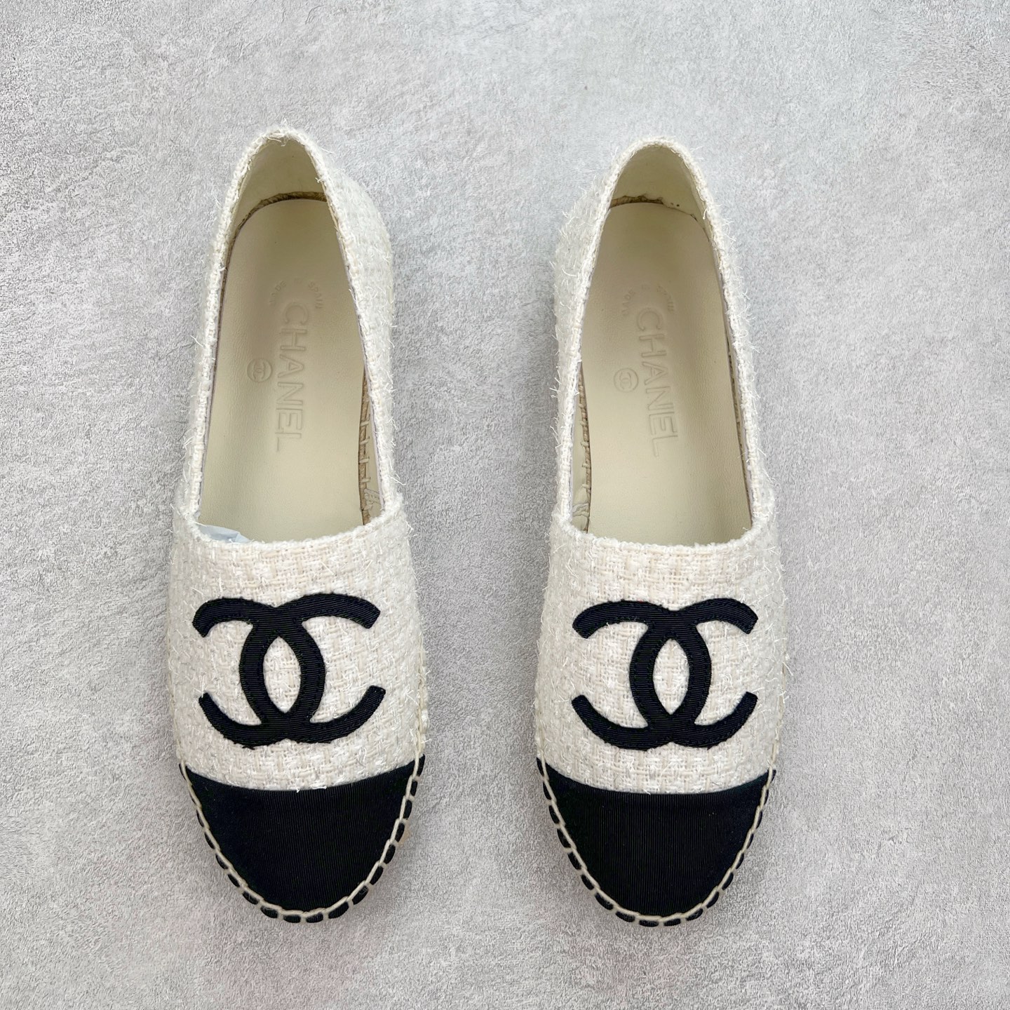 图片[2]-＃纯原 CHANEL 香奈儿经典款 小香渔夫鞋 万年长青款 各路网红单品 春夏百搭款 牛仔裤 短裤轻松驾驭 原版一比一开模 99%还原正品100针麻绳上线，双双纯手工品质保证 原单进口羊皮 内里垫脚均为柔软绵羊皮 天然麻绳配透明橡胶大底 专柜统一包装。 脚背高/或者宽 建议选大一码 尺码：35 36 37 38 39 40-选品中心