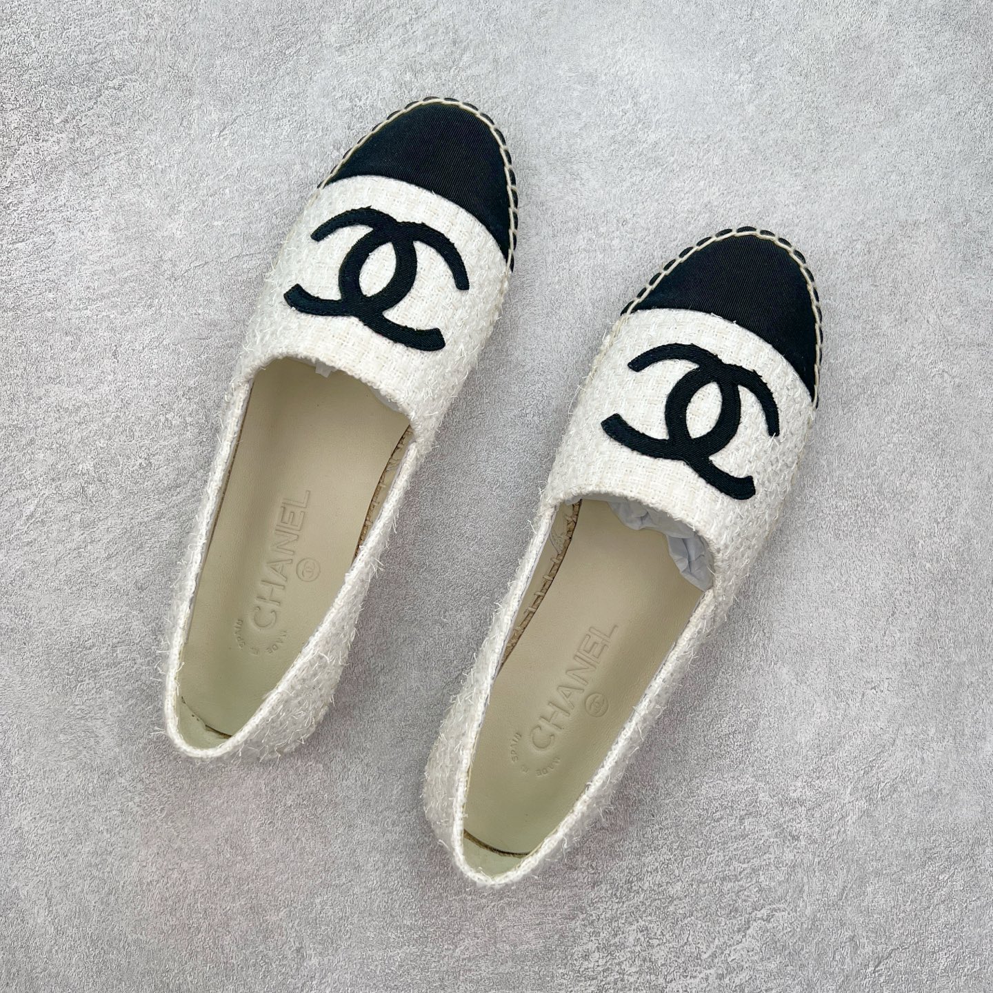 图片[3]-＃纯原 CHANEL 香奈儿经典款 小香渔夫鞋 万年长青款 各路网红单品 春夏百搭款 牛仔裤 短裤轻松驾驭 原版一比一开模 99%还原正品100针麻绳上线，双双纯手工品质保证 原单进口羊皮 内里垫脚均为柔软绵羊皮 天然麻绳配透明橡胶大底 专柜统一包装。 脚背高/或者宽 建议选大一码 尺码：35 36 37 38 39 40-选品中心