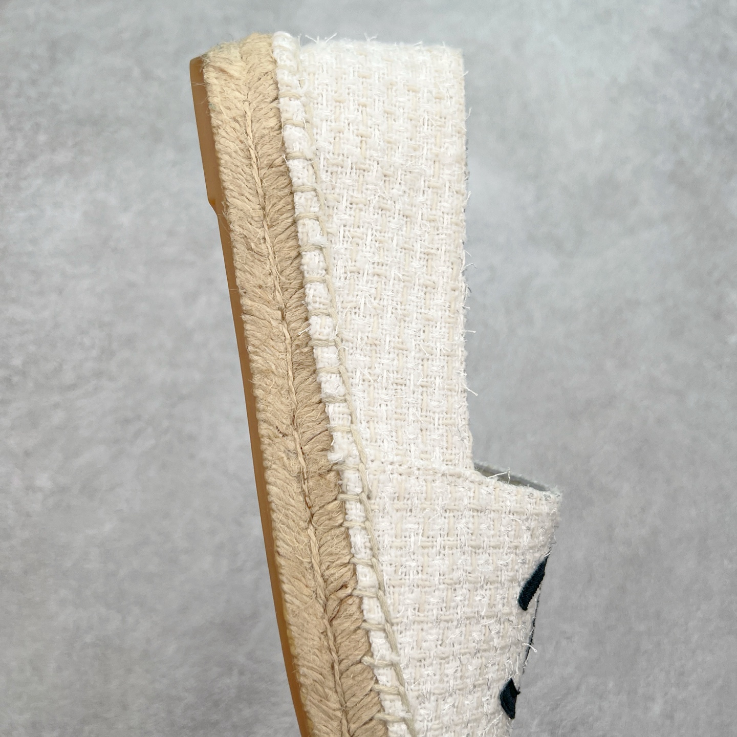 图片[6]-＃纯原 CHANEL 香奈儿经典款 小香渔夫鞋 万年长青款 各路网红单品 春夏百搭款 牛仔裤 短裤轻松驾驭 原版一比一开模 99%还原正品100针麻绳上线，双双纯手工品质保证 原单进口羊皮 内里垫脚均为柔软绵羊皮 天然麻绳配透明橡胶大底 专柜统一包装。 脚背高/或者宽 建议选大一码 尺码：35 36 37 38 39 40-选品中心