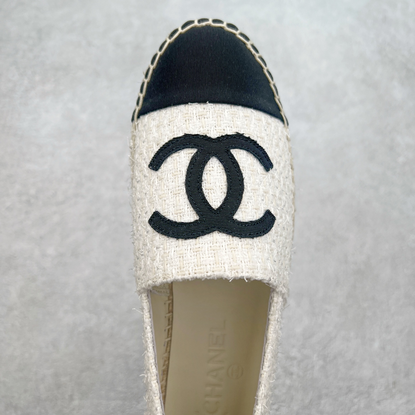 图片[4]-＃纯原 CHANEL 香奈儿经典款 小香渔夫鞋 万年长青款 各路网红单品 春夏百搭款 牛仔裤 短裤轻松驾驭 原版一比一开模 99%还原正品100针麻绳上线，双双纯手工品质保证 原单进口羊皮 内里垫脚均为柔软绵羊皮 天然麻绳配透明橡胶大底 专柜统一包装。 脚背高/或者宽 建议选大一码 尺码：35 36 37 38 39 40-选品中心