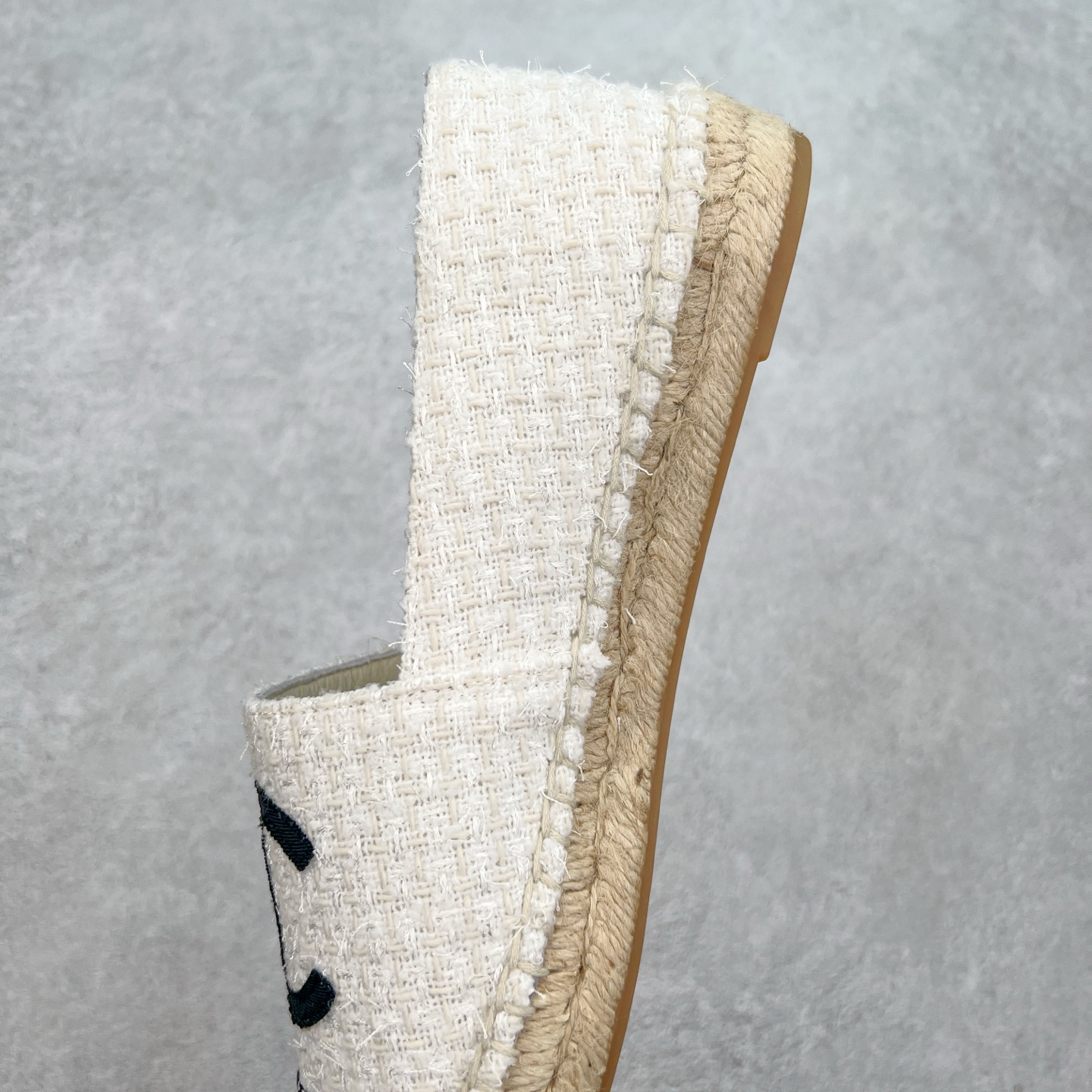 图片[7]-＃纯原 CHANEL 香奈儿经典款 小香渔夫鞋 万年长青款 各路网红单品 春夏百搭款 牛仔裤 短裤轻松驾驭 原版一比一开模 99%还原正品100针麻绳上线，双双纯手工品质保证 原单进口羊皮 内里垫脚均为柔软绵羊皮 天然麻绳配透明橡胶大底 专柜统一包装。 脚背高/或者宽 建议选大一码 尺码：35 36 37 38 39 40-选品中心