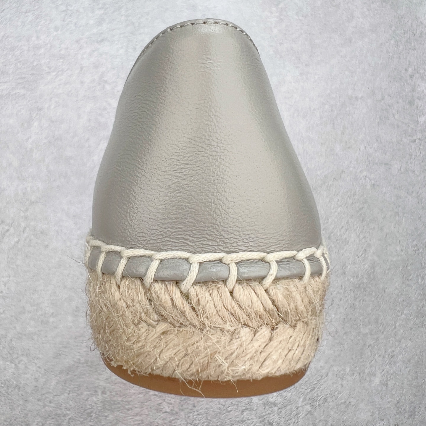 图片[8]-＃纯原 CHANEL 香奈儿经典款 小香渔夫鞋 万年长青款 各路网红单品 春夏百搭款 牛仔裤 短裤轻松驾驭 原版一比一开模 99%还原正品100针麻绳上线，双双纯手工品质保证 原单进口羊皮 内里垫脚均为柔软绵羊皮 天然麻绳配透明橡胶大底 专柜统一包装。 脚背高/或者宽 建议选大一码 尺码：35 36 37 38 39 40-选品中心