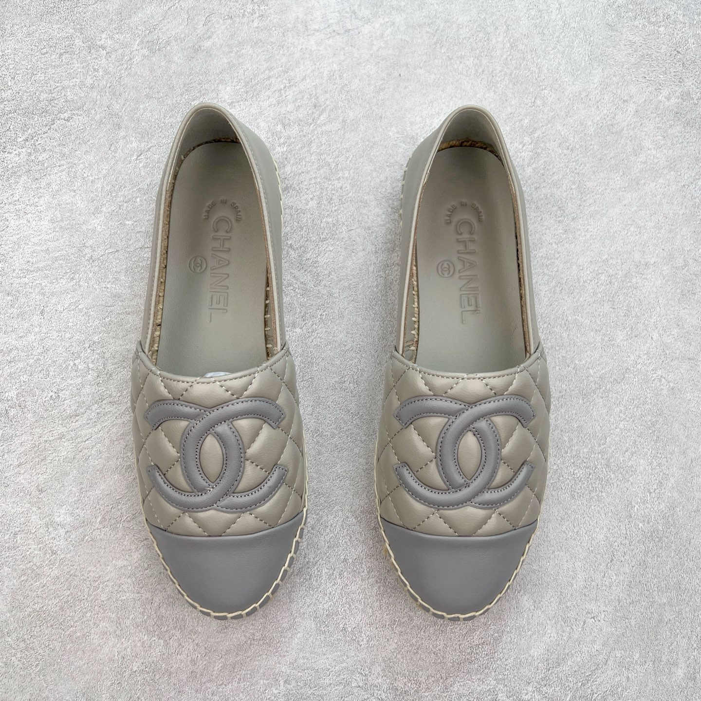 图片[2]-＃纯原 CHANEL 香奈儿经典款 小香渔夫鞋 万年长青款 各路网红单品 春夏百搭款 牛仔裤 短裤轻松驾驭 原版一比一开模 99%还原正品100针麻绳上线，双双纯手工品质保证 原单进口羊皮 内里垫脚均为柔软绵羊皮 天然麻绳配透明橡胶大底 专柜统一包装。 脚背高/或者宽 建议选大一码 尺码：35 36 37 38 39 40-选品中心