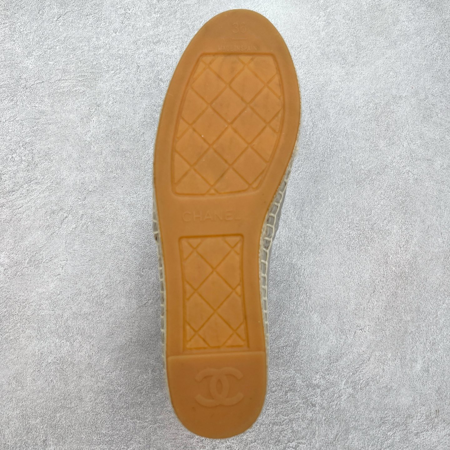 图片[9]-＃纯原 CHANEL 香奈儿经典款 小香渔夫鞋 万年长青款 各路网红单品 春夏百搭款 牛仔裤 短裤轻松驾驭 原版一比一开模 99%还原正品100针麻绳上线，双双纯手工品质保证 原单进口羊皮 内里垫脚均为柔软绵羊皮 天然麻绳配透明橡胶大底 专柜统一包装。 脚背高/或者宽 建议选大一码 尺码：35 36 37 38 39 40-选品中心