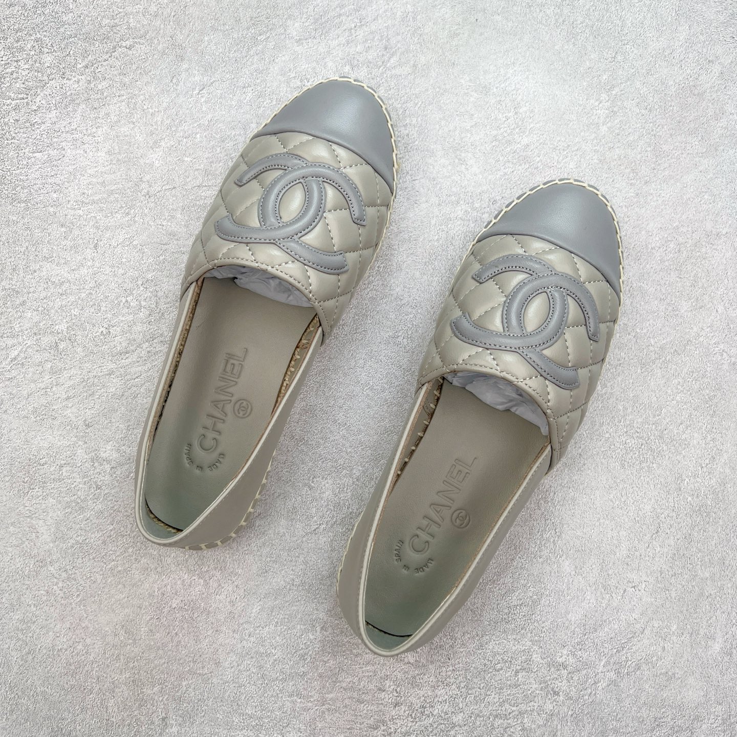 图片[3]-＃纯原 CHANEL 香奈儿经典款 小香渔夫鞋 万年长青款 各路网红单品 春夏百搭款 牛仔裤 短裤轻松驾驭 原版一比一开模 99%还原正品100针麻绳上线，双双纯手工品质保证 原单进口羊皮 内里垫脚均为柔软绵羊皮 天然麻绳配透明橡胶大底 专柜统一包装。 脚背高/或者宽 建议选大一码 尺码：35 36 37 38 39 40-选品中心