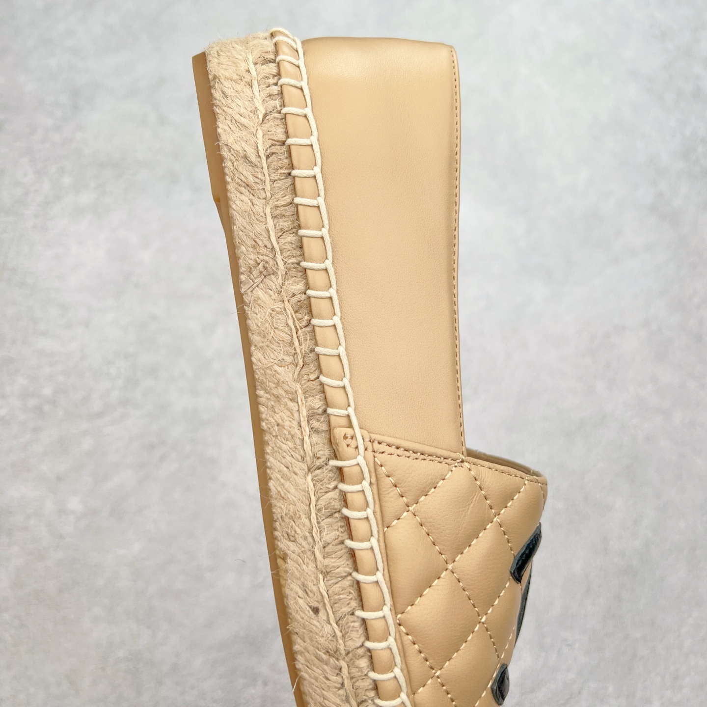 图片[6]-＃纯原 CHANEL 香奈儿经典款 小香渔夫鞋 万年长青款 各路网红单品 春夏百搭款 牛仔裤 短裤轻松驾驭 原版一比一开模 99%还原正品100针麻绳上线，双双纯手工品质保证 原单进口羊皮 内里垫脚均为柔软绵羊皮 天然麻绳配透明橡胶大底 专柜统一包装。 脚背高/或者宽 建议选大一码 尺码：35 36 37 38 39 40-选品中心