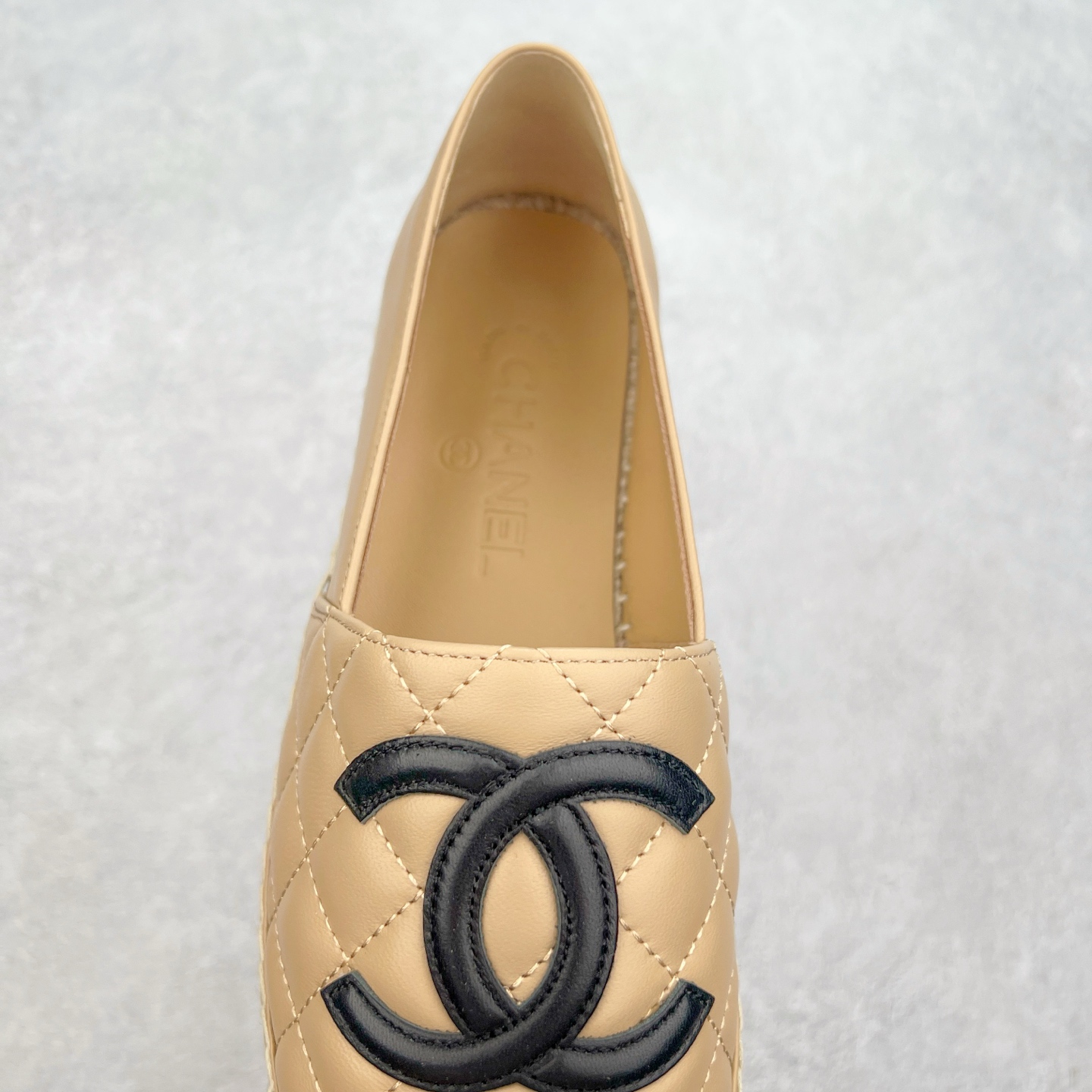 图片[5]-＃纯原 CHANEL 香奈儿经典款 小香渔夫鞋 万年长青款 各路网红单品 春夏百搭款 牛仔裤 短裤轻松驾驭 原版一比一开模 99%还原正品100针麻绳上线，双双纯手工品质保证 原单进口羊皮 内里垫脚均为柔软绵羊皮 天然麻绳配透明橡胶大底 专柜统一包装。 脚背高/或者宽 建议选大一码 尺码：35 36 37 38 39 40-选品中心