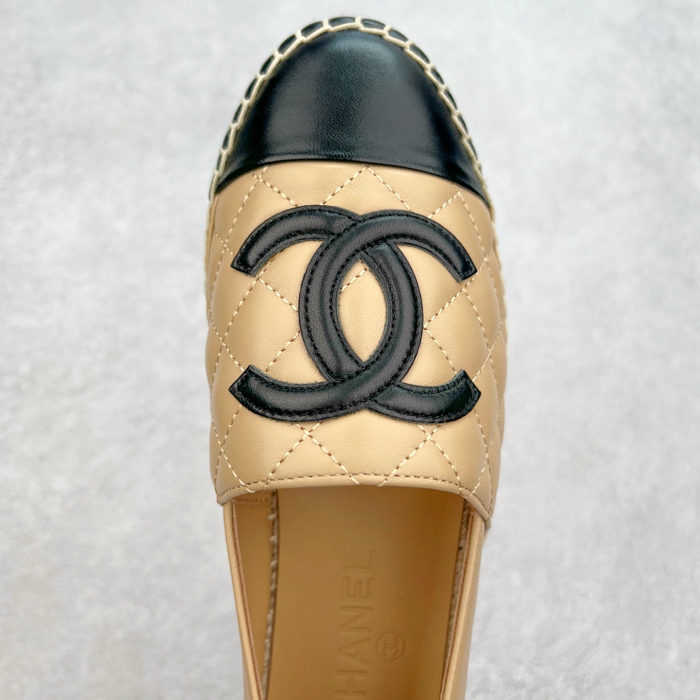 图片[4]-＃纯原 CHANEL 香奈儿经典款 小香渔夫鞋 万年长青款 各路网红单品 春夏百搭款 牛仔裤 短裤轻松驾驭 原版一比一开模 99%还原正品100针麻绳上线，双双纯手工品质保证 原单进口羊皮 内里垫脚均为柔软绵羊皮 天然麻绳配透明橡胶大底 专柜统一包装。 脚背高/或者宽 建议选大一码 尺码：35 36 37 38 39 40-选品中心