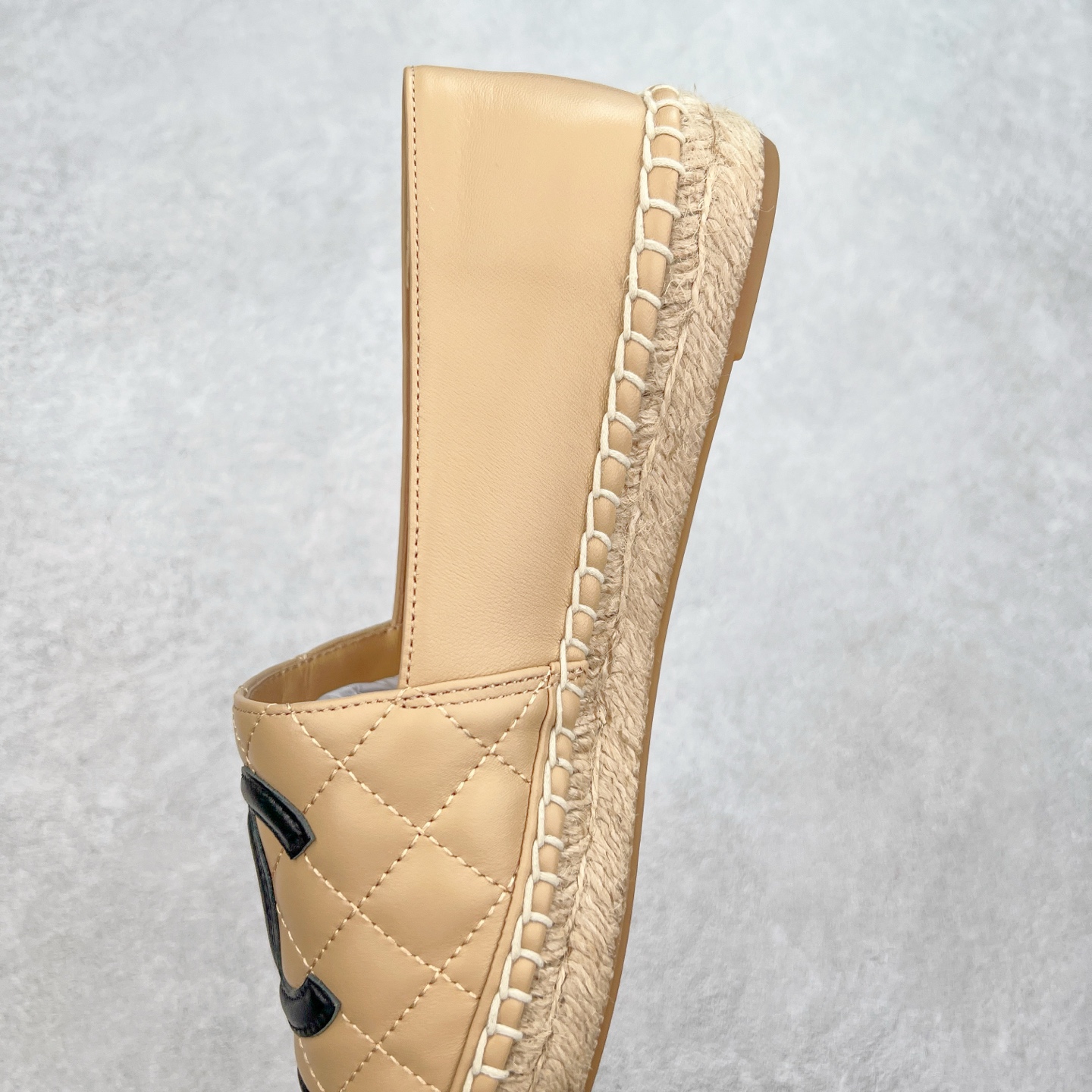 图片[7]-＃纯原 CHANEL 香奈儿经典款 小香渔夫鞋 万年长青款 各路网红单品 春夏百搭款 牛仔裤 短裤轻松驾驭 原版一比一开模 99%还原正品100针麻绳上线，双双纯手工品质保证 原单进口羊皮 内里垫脚均为柔软绵羊皮 天然麻绳配透明橡胶大底 专柜统一包装。 脚背高/或者宽 建议选大一码 尺码：35 36 37 38 39 40-选品中心