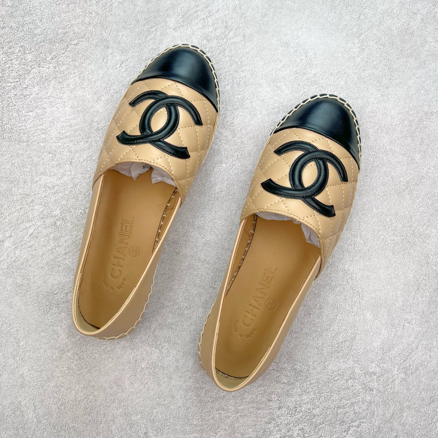 图片[3]-＃纯原 CHANEL 香奈儿经典款 小香渔夫鞋 万年长青款 各路网红单品 春夏百搭款 牛仔裤 短裤轻松驾驭 原版一比一开模 99%还原正品100针麻绳上线，双双纯手工品质保证 原单进口羊皮 内里垫脚均为柔软绵羊皮 天然麻绳配透明橡胶大底 专柜统一包装。 脚背高/或者宽 建议选大一码 尺码：35 36 37 38 39 40-选品中心