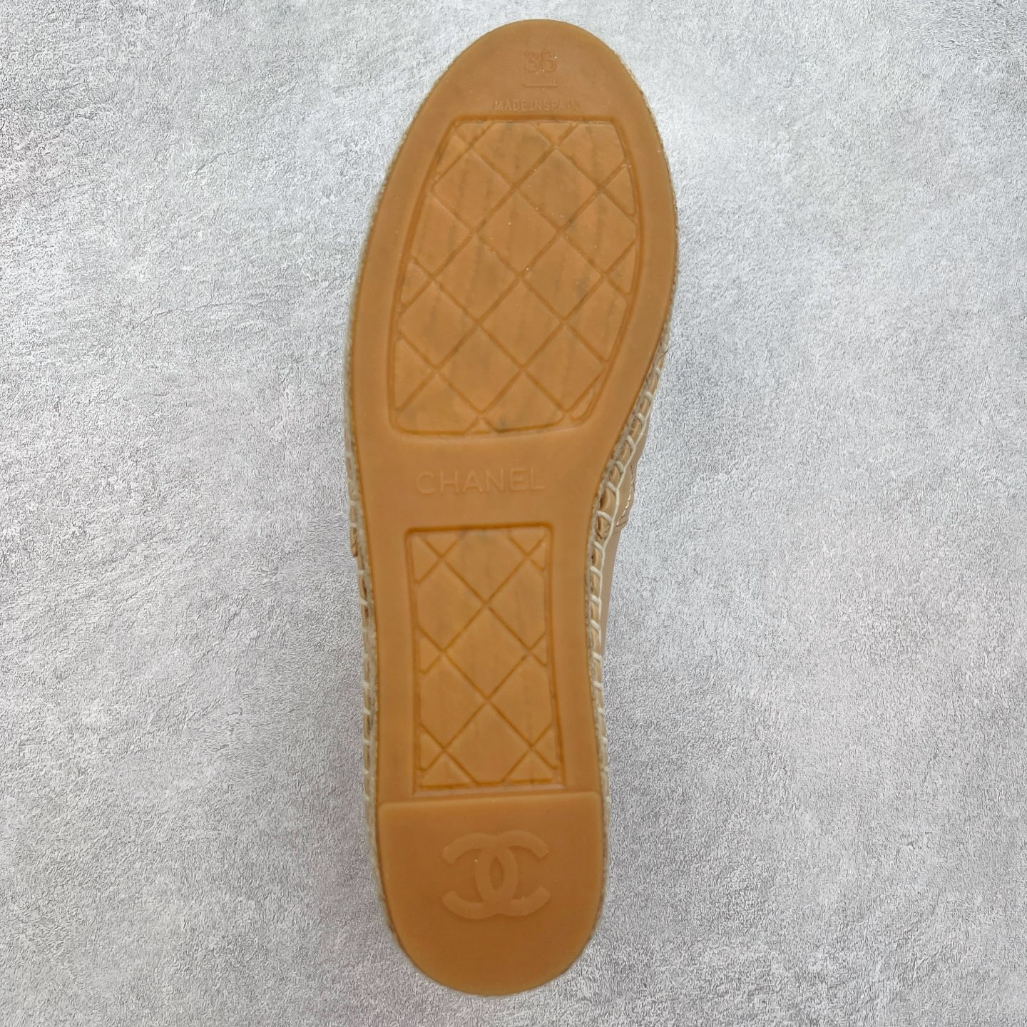 图片[9]-＃纯原 CHANEL 香奈儿经典款 小香渔夫鞋 万年长青款 各路网红单品 春夏百搭款 牛仔裤 短裤轻松驾驭 原版一比一开模 99%还原正品100针麻绳上线，双双纯手工品质保证 原单进口羊皮 内里垫脚均为柔软绵羊皮 天然麻绳配透明橡胶大底 专柜统一包装。 脚背高/或者宽 建议选大一码 尺码：35 36 37 38 39 40-选品中心