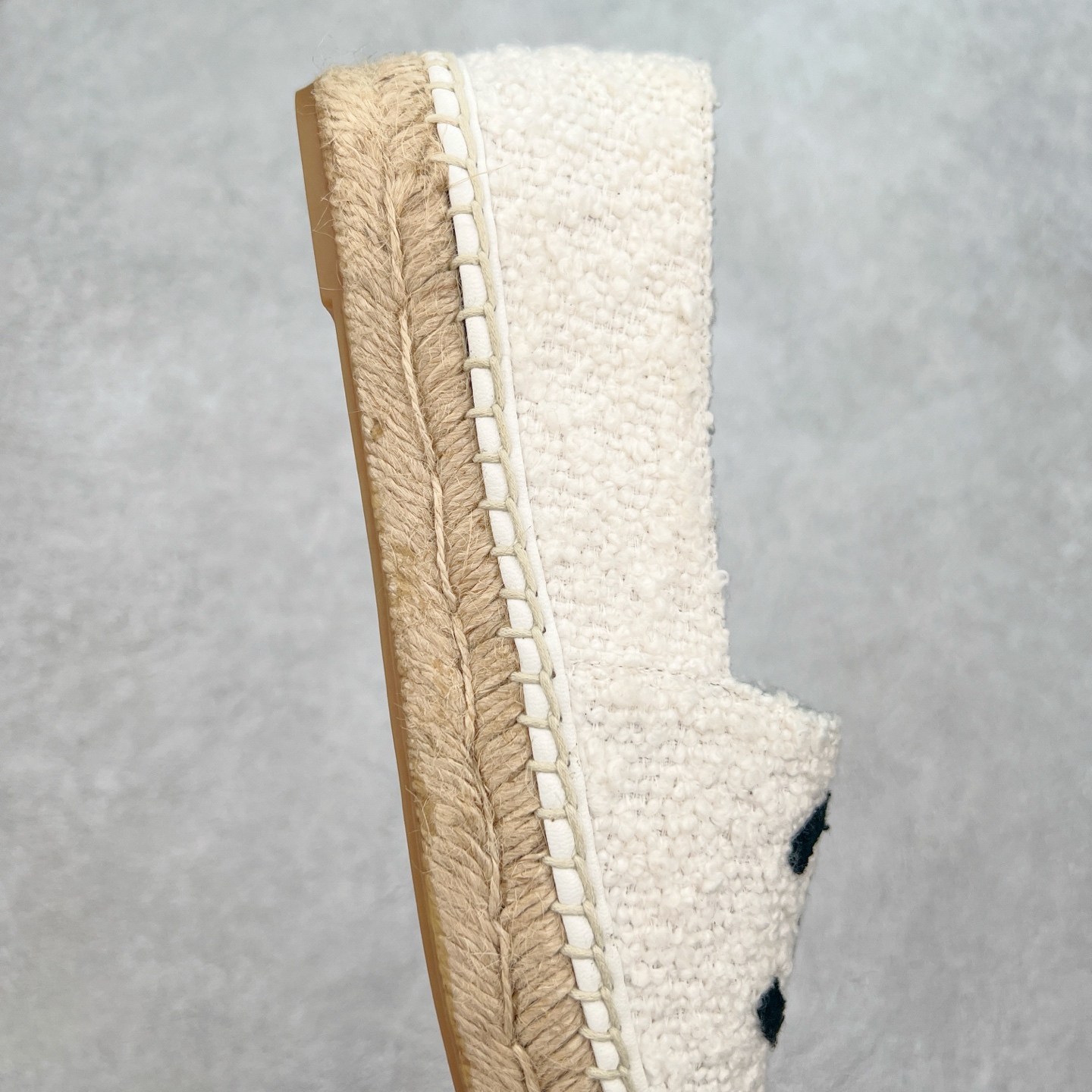 图片[6]-＃纯原 CHANEL 香奈儿经典款 小香渔夫鞋 万年长青款 各路网红单品 春夏百搭款 牛仔裤 短裤轻松驾驭 原版一比一开模 99%还原正品100针麻绳上线，双双纯手工品质保证 原单进口羊皮 内里垫脚均为柔软绵羊皮 天然麻绳配透明橡胶大底 专柜统一包装。 脚背高/或者宽 建议选大一码 尺码：35 36 37 38 39 40-选品中心