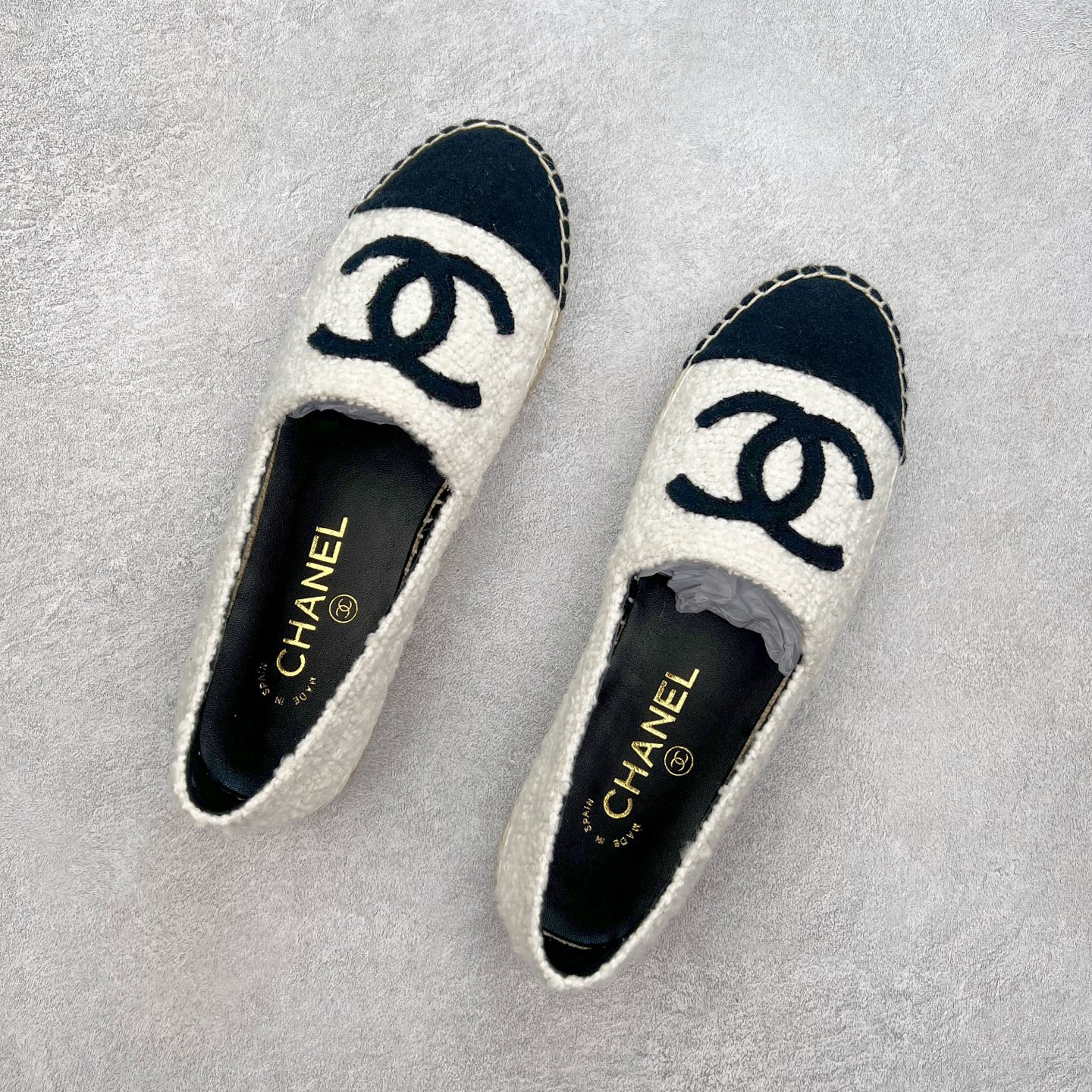 图片[3]-＃纯原 CHANEL 香奈儿经典款 小香渔夫鞋 万年长青款 各路网红单品 春夏百搭款 牛仔裤 短裤轻松驾驭 原版一比一开模 99%还原正品100针麻绳上线，双双纯手工品质保证 原单进口羊皮 内里垫脚均为柔软绵羊皮 天然麻绳配透明橡胶大底 专柜统一包装。 脚背高/或者宽 建议选大一码 尺码：35 36 37 38 39 40-选品中心