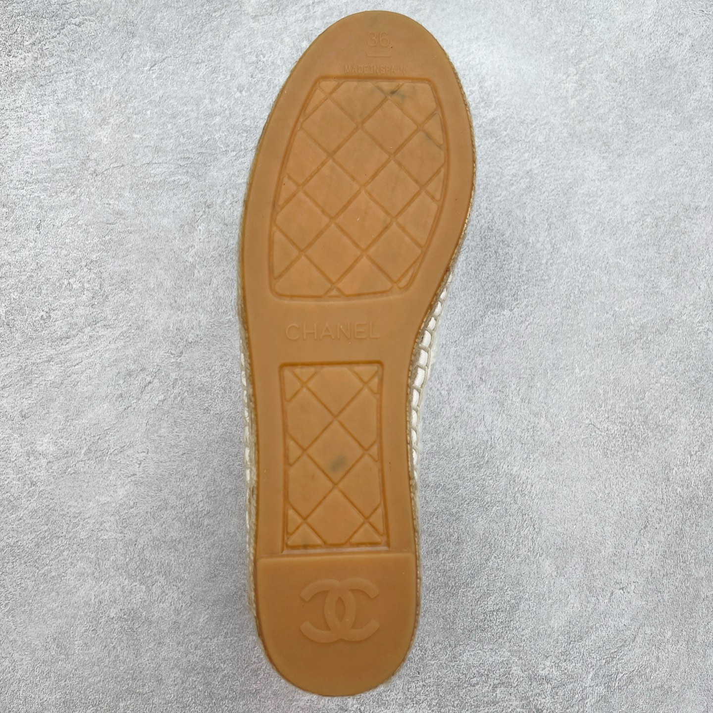 图片[9]-＃纯原 CHANEL 香奈儿经典款 小香渔夫鞋 万年长青款 各路网红单品 春夏百搭款 牛仔裤 短裤轻松驾驭 原版一比一开模 99%还原正品100针麻绳上线，双双纯手工品质保证 原单进口羊皮 内里垫脚均为柔软绵羊皮 天然麻绳配透明橡胶大底 专柜统一包装。 脚背高/或者宽 建议选大一码 尺码：35 36 37 38 39 40-选品中心