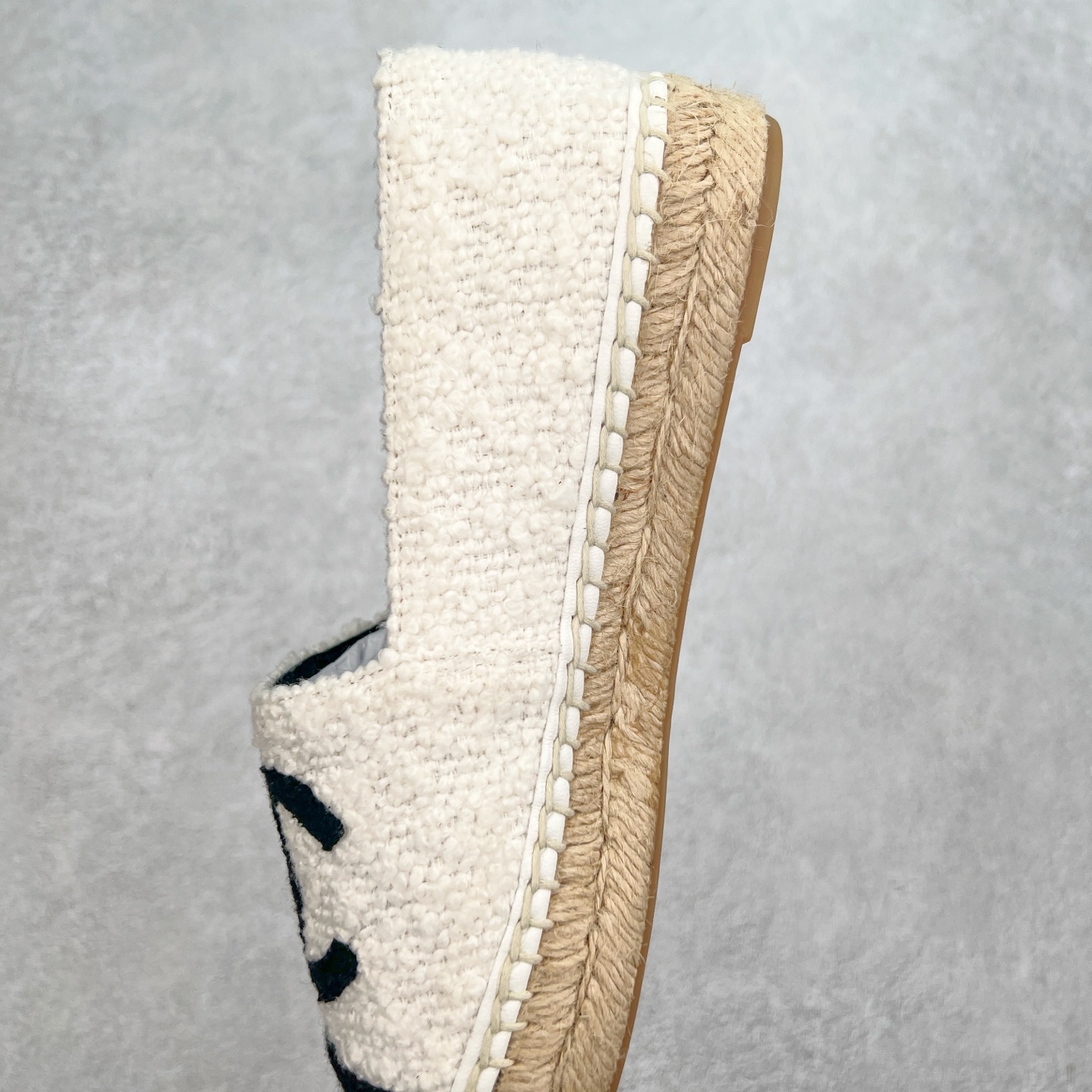 图片[7]-＃纯原 CHANEL 香奈儿经典款 小香渔夫鞋 万年长青款 各路网红单品 春夏百搭款 牛仔裤 短裤轻松驾驭 原版一比一开模 99%还原正品100针麻绳上线，双双纯手工品质保证 原单进口羊皮 内里垫脚均为柔软绵羊皮 天然麻绳配透明橡胶大底 专柜统一包装。 脚背高/或者宽 建议选大一码 尺码：35 36 37 38 39 40-选品中心