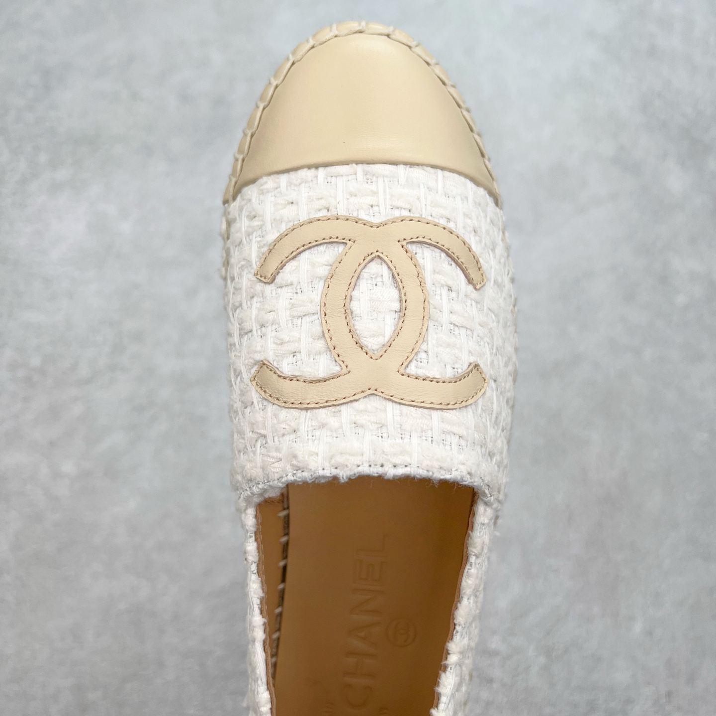 图片[4]-＃纯原 CHANEL 香奈儿经典款 小香渔夫鞋 万年长青款 各路网红单品 春夏百搭款 牛仔裤 短裤轻松驾驭 原版一比一开模 99%还原正品100针麻绳上线，双双纯手工品质保证 原单进口羊皮 内里垫脚均为柔软绵羊皮 天然麻绳配透明橡胶大底 专柜统一包装。 脚背高/或者宽 建议选大一码 尺码：35 36 37 38 39 40-选品中心