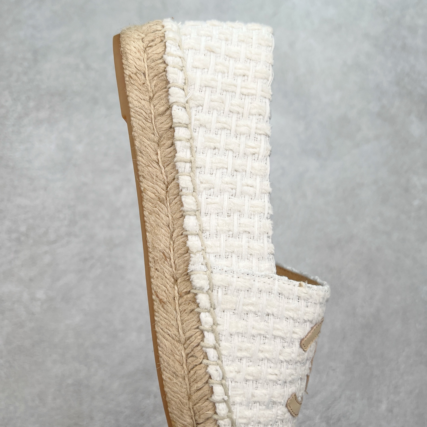 图片[6]-＃纯原 CHANEL 香奈儿经典款 小香渔夫鞋 万年长青款 各路网红单品 春夏百搭款 牛仔裤 短裤轻松驾驭 原版一比一开模 99%还原正品100针麻绳上线，双双纯手工品质保证 原单进口羊皮 内里垫脚均为柔软绵羊皮 天然麻绳配透明橡胶大底 专柜统一包装。 脚背高/或者宽 建议选大一码 尺码：35 36 37 38 39 40-选品中心