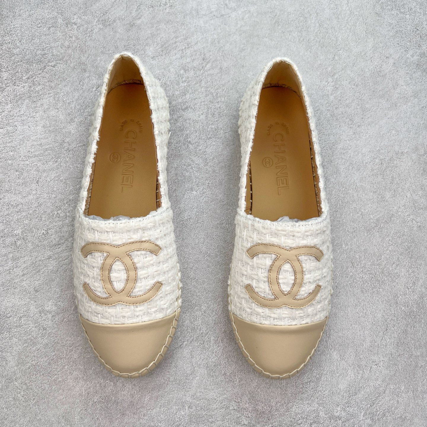 图片[2]-＃纯原 CHANEL 香奈儿经典款 小香渔夫鞋 万年长青款 各路网红单品 春夏百搭款 牛仔裤 短裤轻松驾驭 原版一比一开模 99%还原正品100针麻绳上线，双双纯手工品质保证 原单进口羊皮 内里垫脚均为柔软绵羊皮 天然麻绳配透明橡胶大底 专柜统一包装。 脚背高/或者宽 建议选大一码 尺码：35 36 37 38 39 40-选品中心