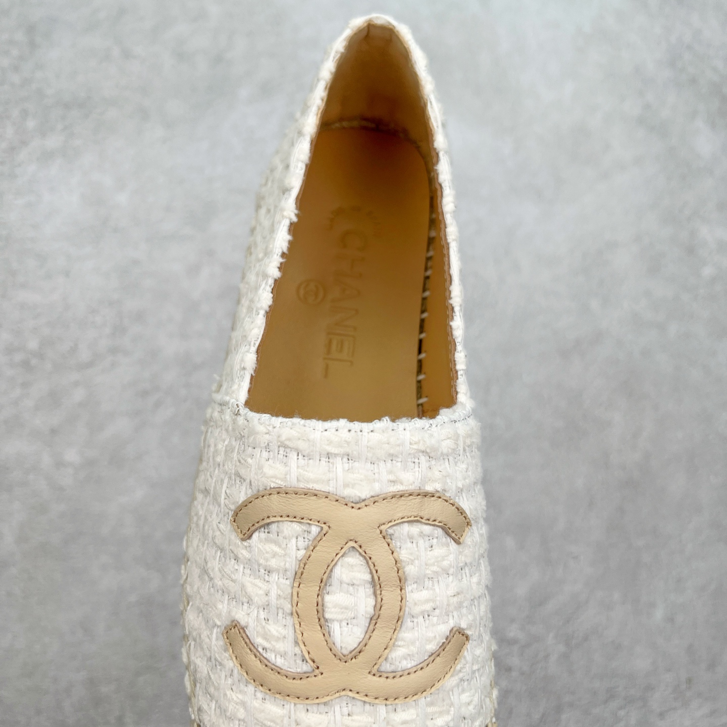 图片[5]-＃纯原 CHANEL 香奈儿经典款 小香渔夫鞋 万年长青款 各路网红单品 春夏百搭款 牛仔裤 短裤轻松驾驭 原版一比一开模 99%还原正品100针麻绳上线，双双纯手工品质保证 原单进口羊皮 内里垫脚均为柔软绵羊皮 天然麻绳配透明橡胶大底 专柜统一包装。 脚背高/或者宽 建议选大一码 尺码：35 36 37 38 39 40-选品中心