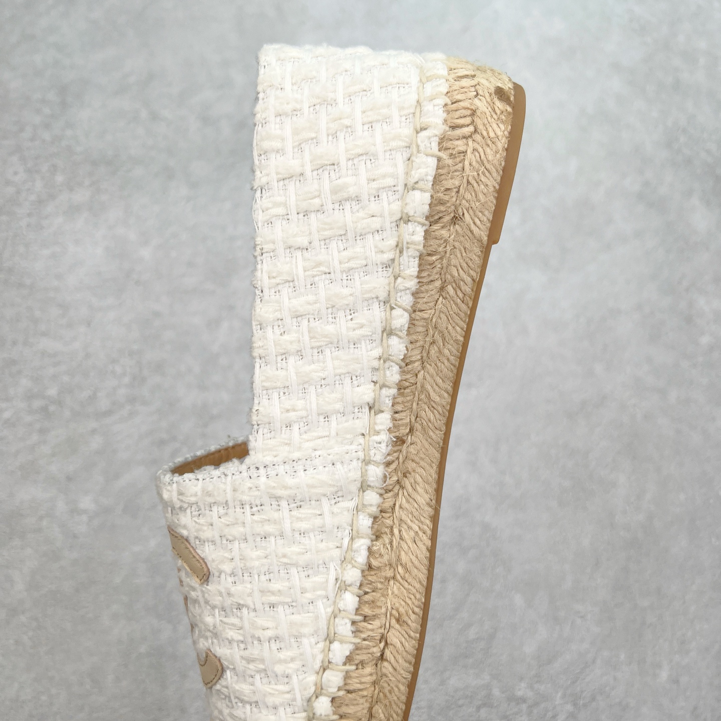 图片[7]-＃纯原 CHANEL 香奈儿经典款 小香渔夫鞋 万年长青款 各路网红单品 春夏百搭款 牛仔裤 短裤轻松驾驭 原版一比一开模 99%还原正品100针麻绳上线，双双纯手工品质保证 原单进口羊皮 内里垫脚均为柔软绵羊皮 天然麻绳配透明橡胶大底 专柜统一包装。 脚背高/或者宽 建议选大一码 尺码：35 36 37 38 39 40-选品中心