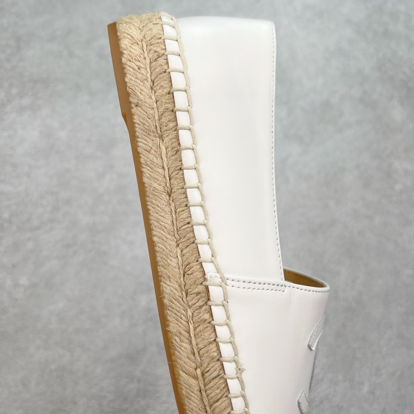 图片[6]-＃纯原 CHANEL 香奈儿经典款 小香渔夫鞋 万年长青款 各路网红单品 春夏百搭款 牛仔裤 短裤轻松驾驭 原版一比一开模 99%还原正品100针麻绳上线，双双纯手工品质保证 原单进口羊皮 内里垫脚均为柔软绵羊皮 天然麻绳配透明橡胶大底 专柜统一包装。 脚背高/或者宽 建议选大一码 尺码：35 36 37 38 39 40-选品中心