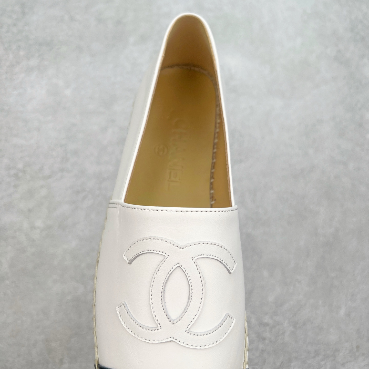 图片[5]-＃纯原 CHANEL 香奈儿经典款 小香渔夫鞋 万年长青款 各路网红单品 春夏百搭款 牛仔裤 短裤轻松驾驭 原版一比一开模 99%还原正品100针麻绳上线，双双纯手工品质保证 原单进口羊皮 内里垫脚均为柔软绵羊皮 天然麻绳配透明橡胶大底 专柜统一包装。 脚背高/或者宽 建议选大一码 尺码：35 36 37 38 39 40-选品中心